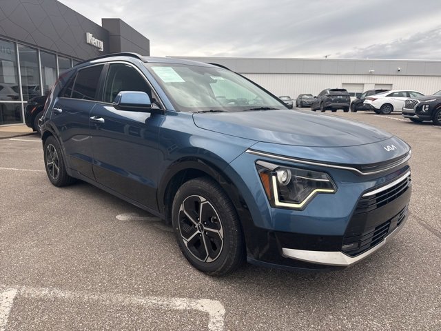 2023 Kia Niro SX photo 2