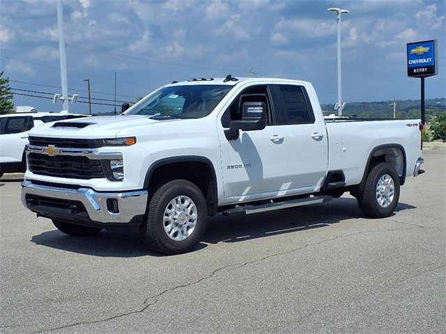 2025 Chevrolet Silverado 3500HD LT photo 2
