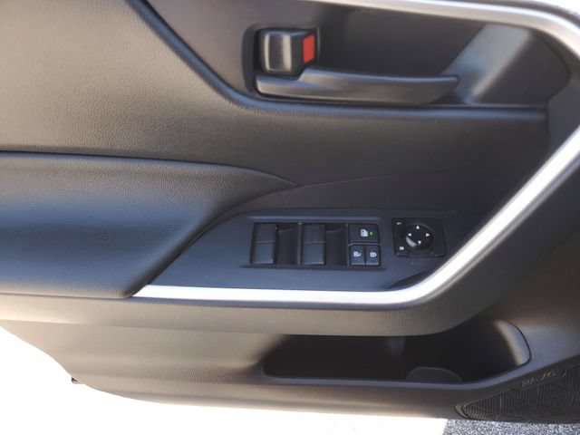 2019 Toyota RAV4 LE - Photo 20