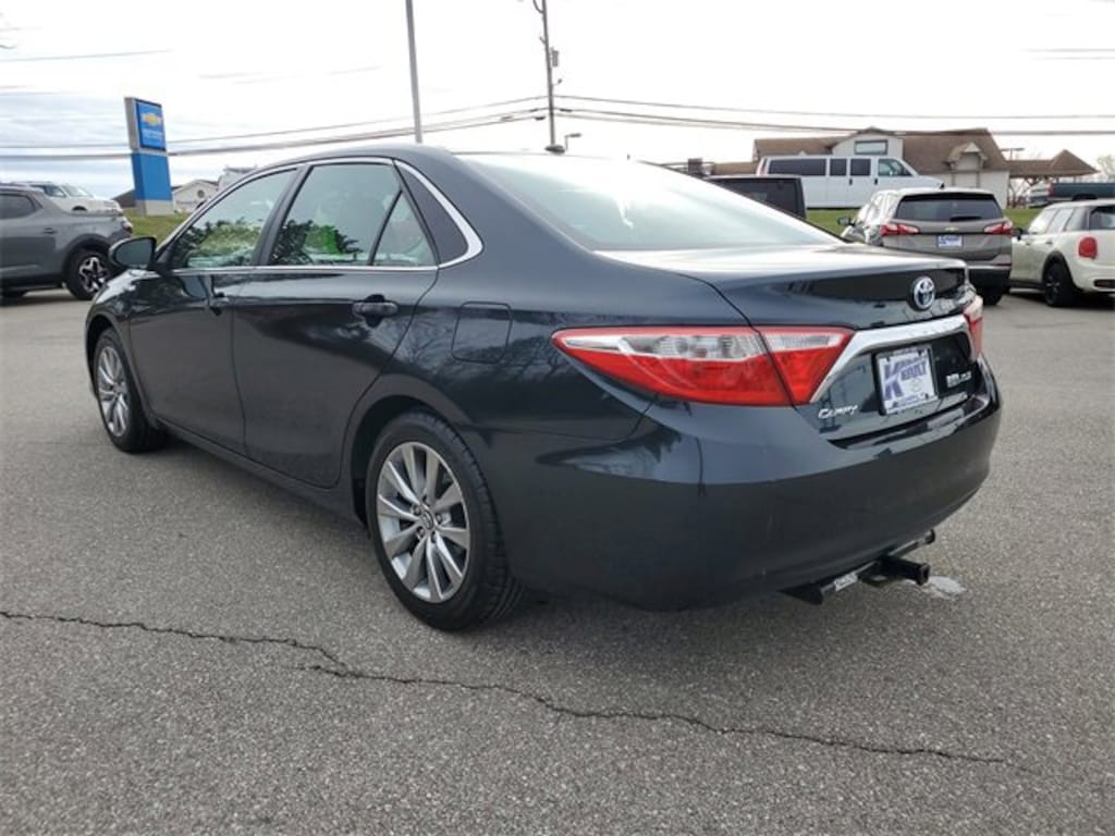 Used 2016 Toyota Camry Hybrid LE Sedan