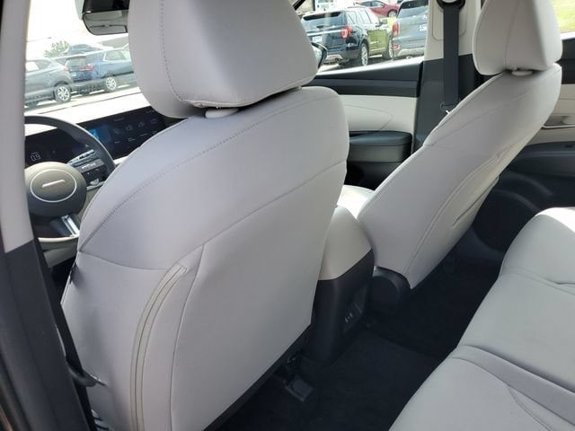 2025 Hyundai Tucson SE - Photo 14