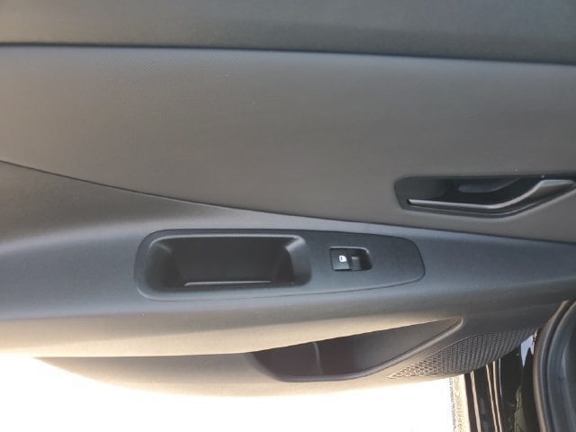 2026 Hyundai Elantra SEL - Photo 15