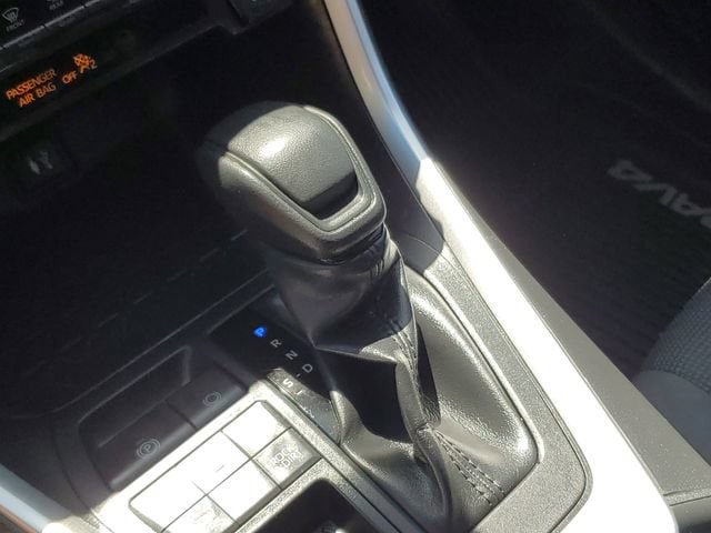 2019 Toyota RAV4 LE - Photo 30