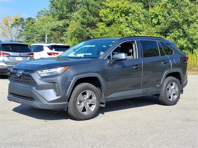 2022 Toyota RAV4 Hybrid XLE photo 2