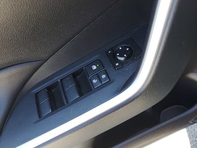2019 Toyota RAV4 LE - Photo 21