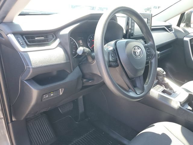 2019 Toyota RAV4 LE - Photo 19