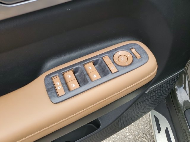 2025 Hyundai Santa Fe Limited - Photo 21