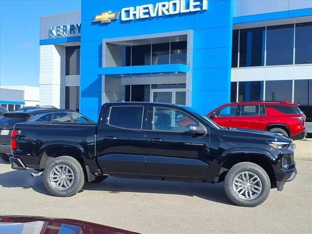 2025 Chevrolet Colorado LT photo 2