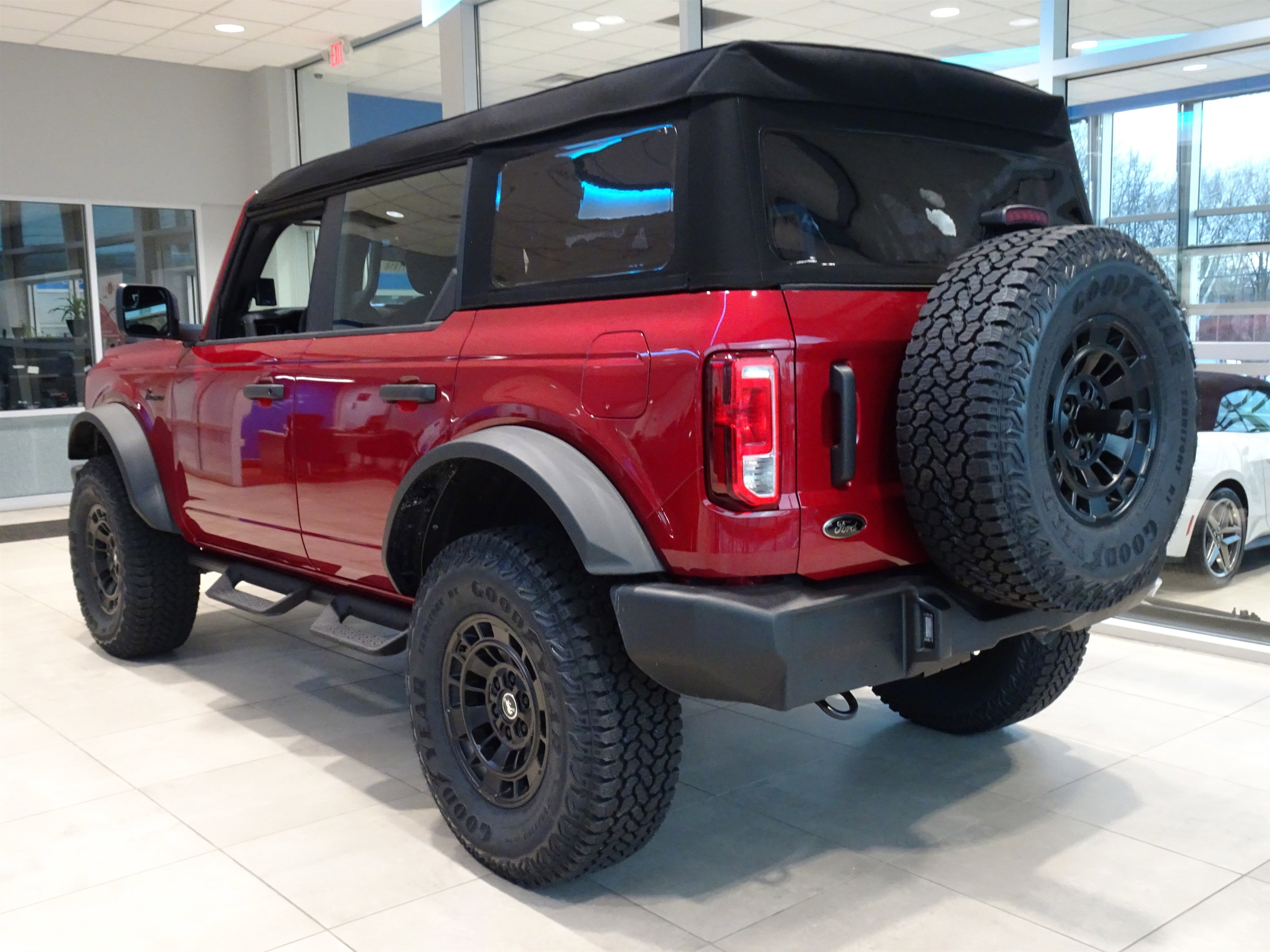 2025 Ford Bronco 4-Door Base - Photo 3