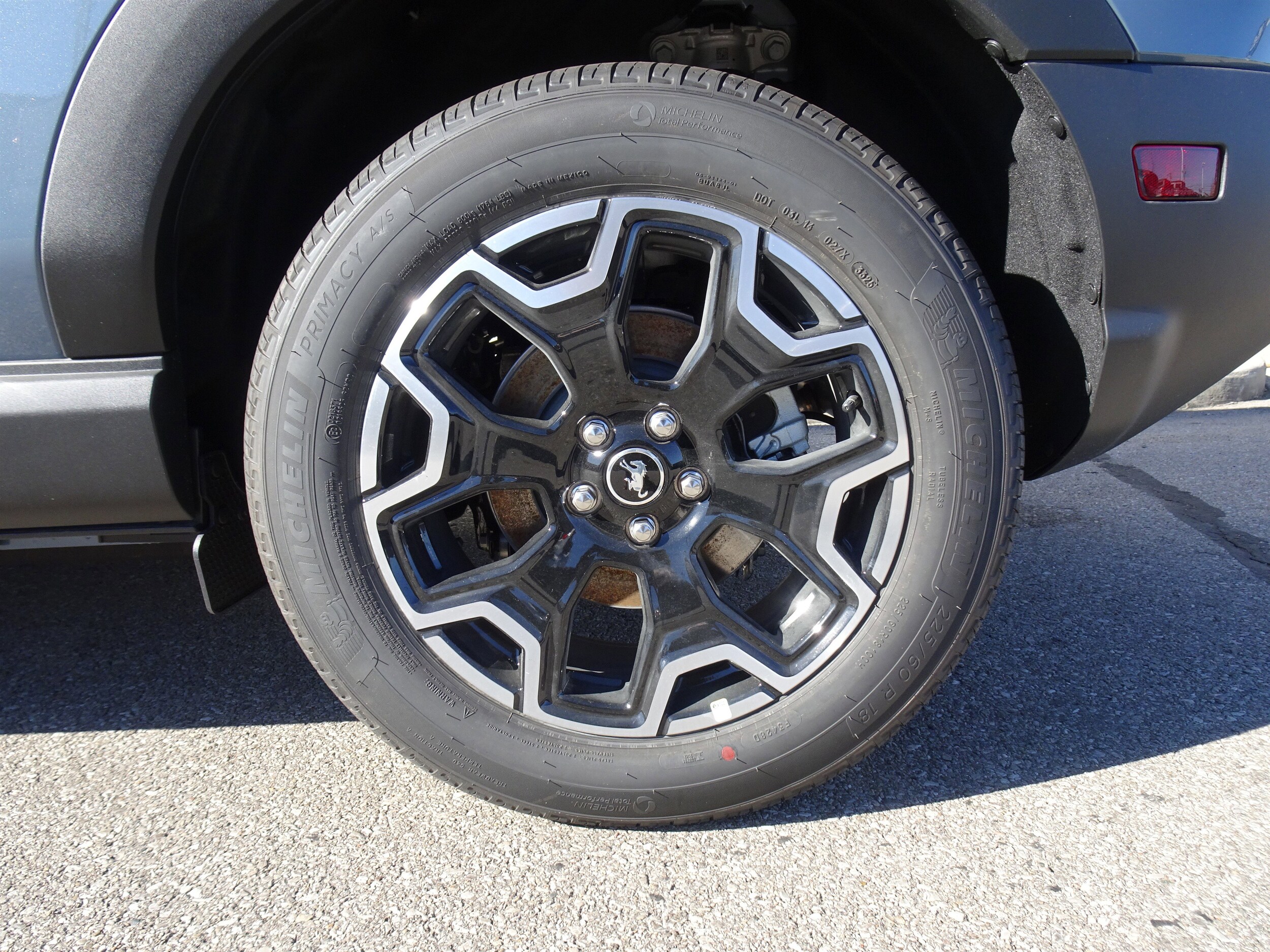 2025 Ford Bronco Outer Banks photo 2