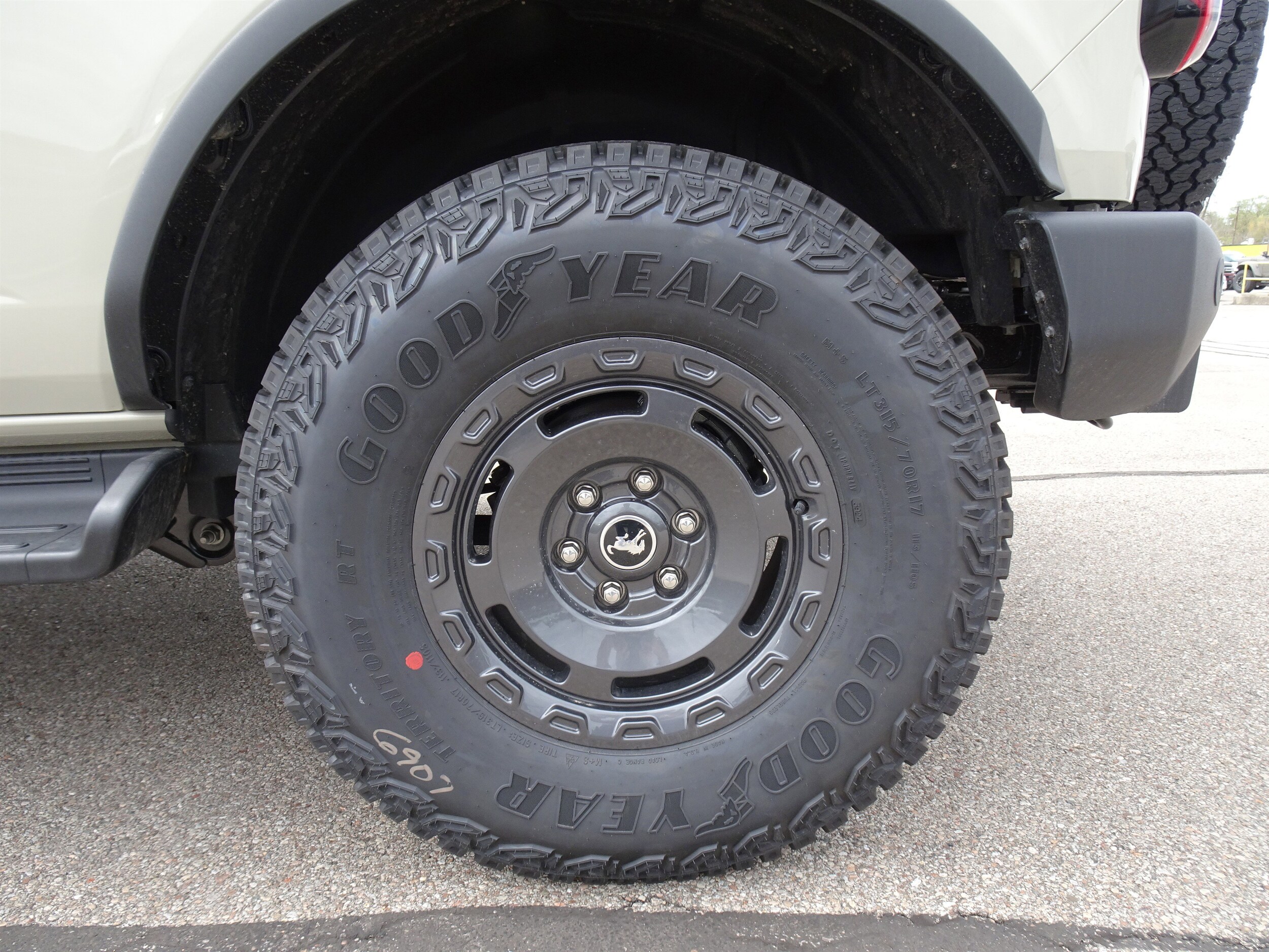 2025 Ford Bronco Outer Banks photo 3