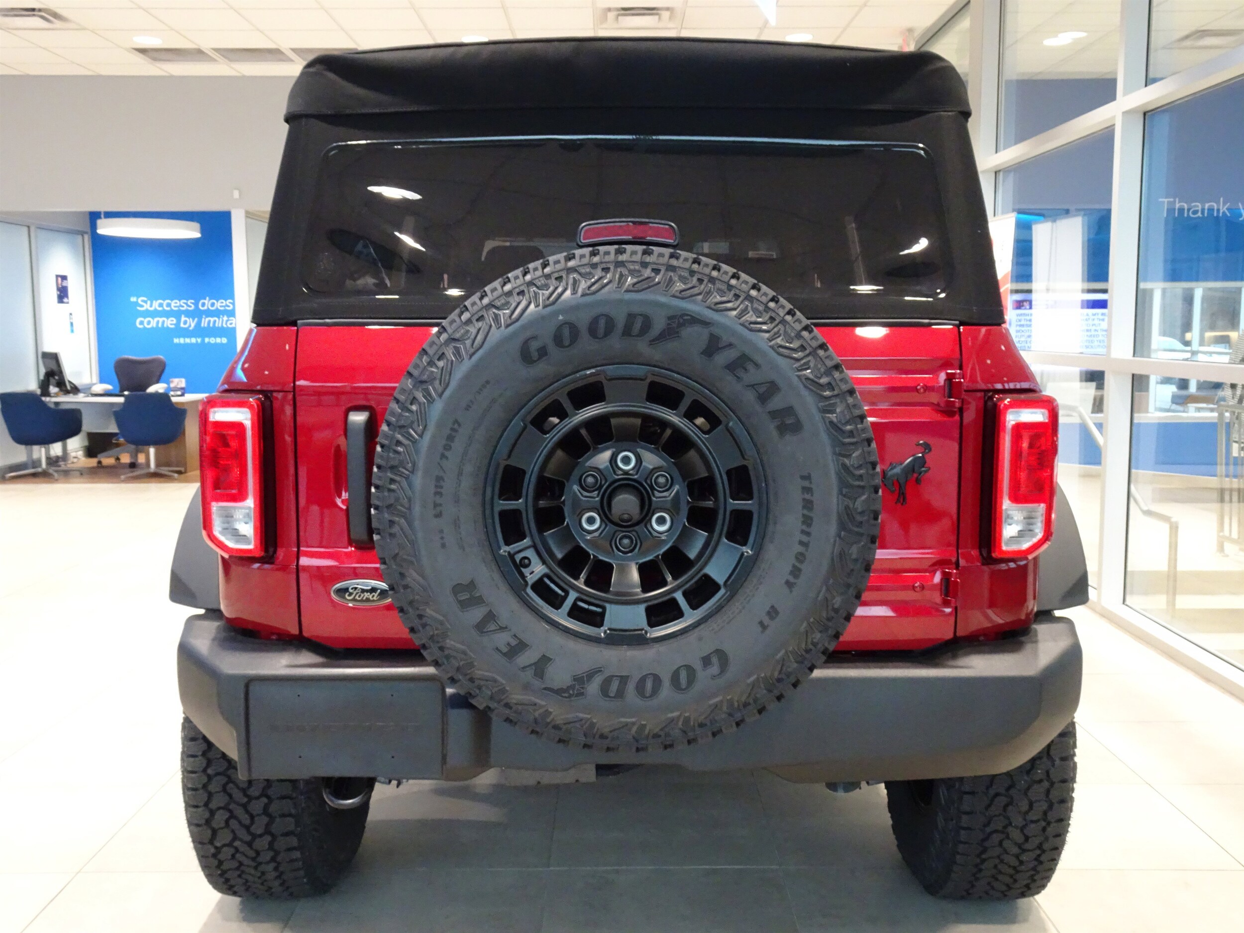 2025 Ford Bronco 4-Door Base - Photo 4