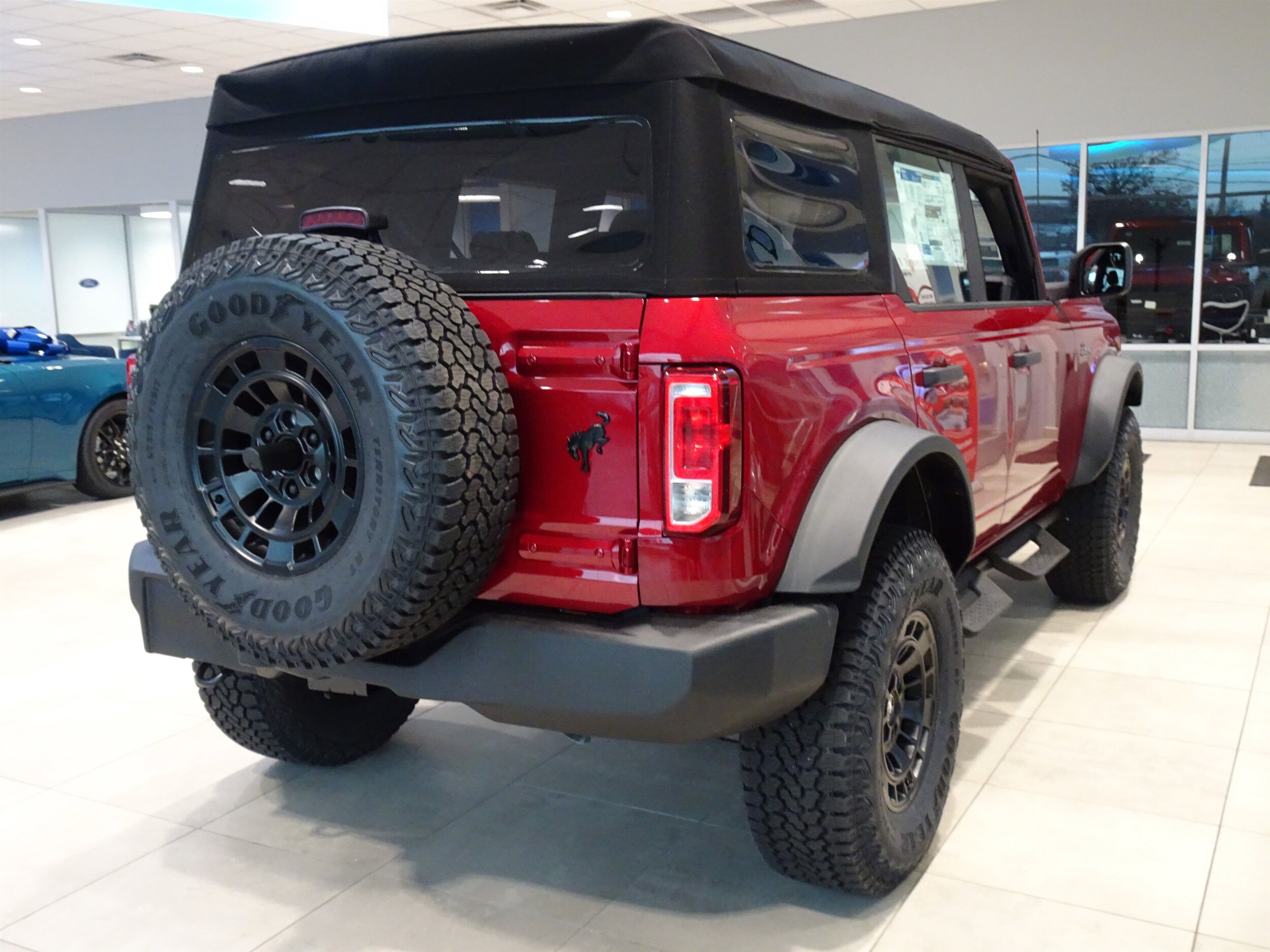 2025 Ford Bronco 4-Door Base - Photo 5
