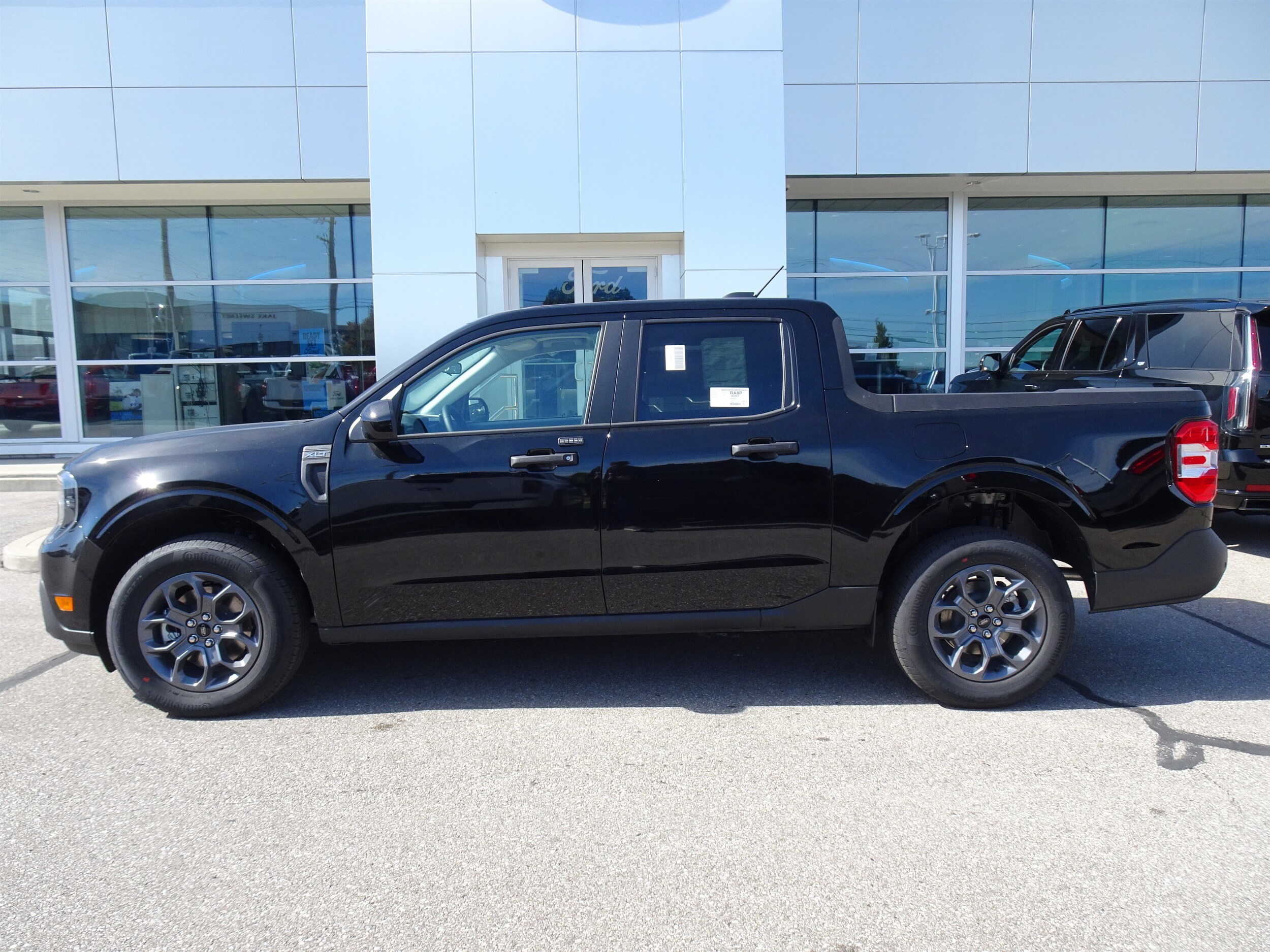 2025 Ford Maverick XLT photo 2