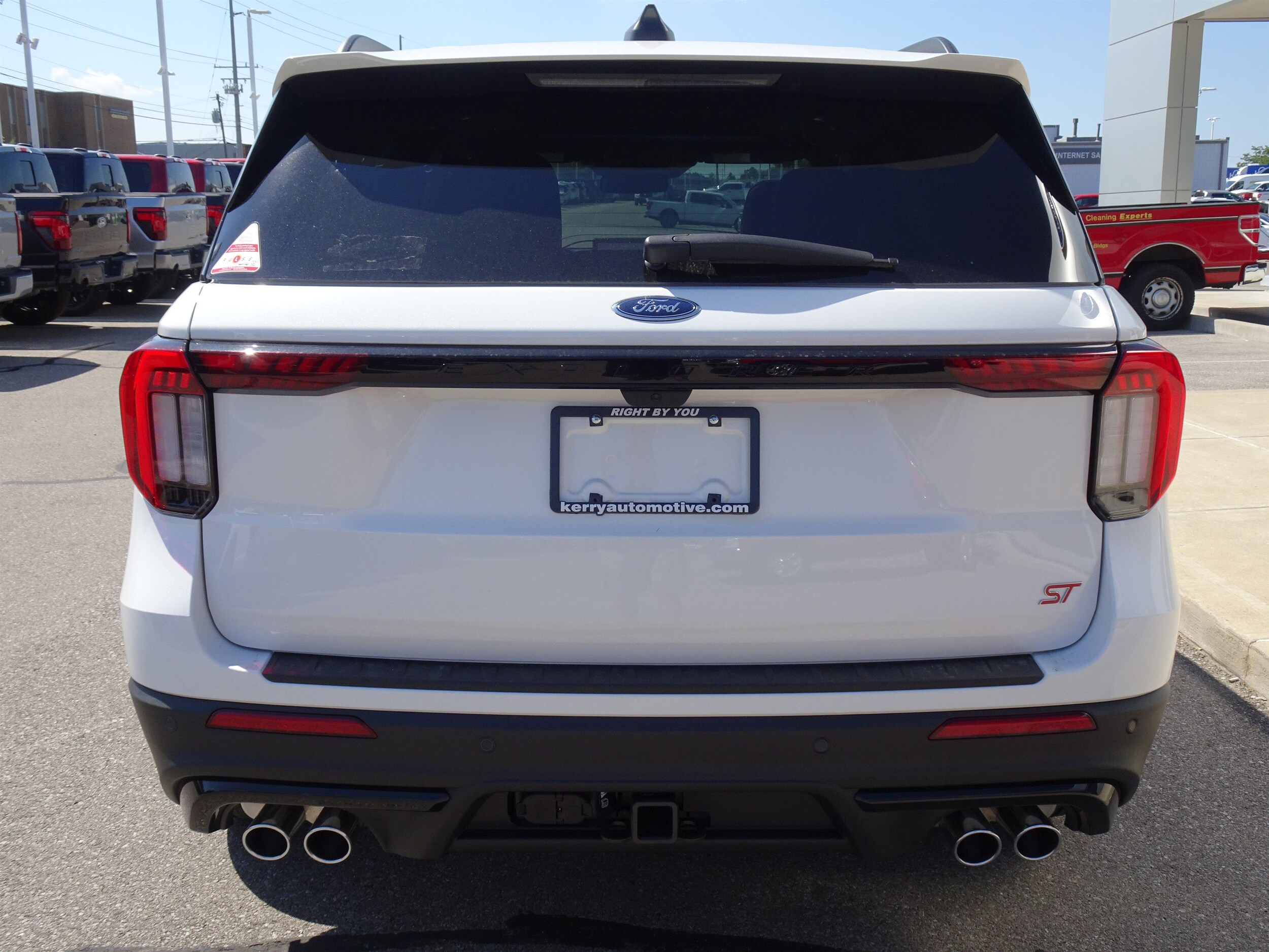 2025 Ford Explorer ST photo 3