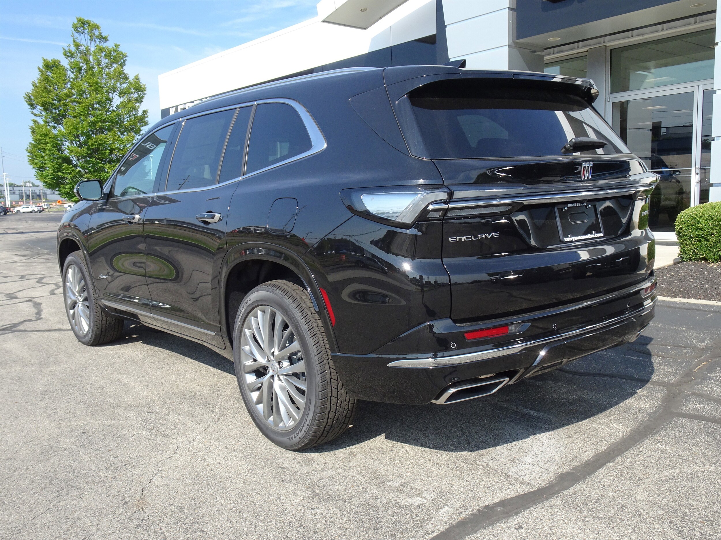 2025 Buick Enclave Avenir photo 3