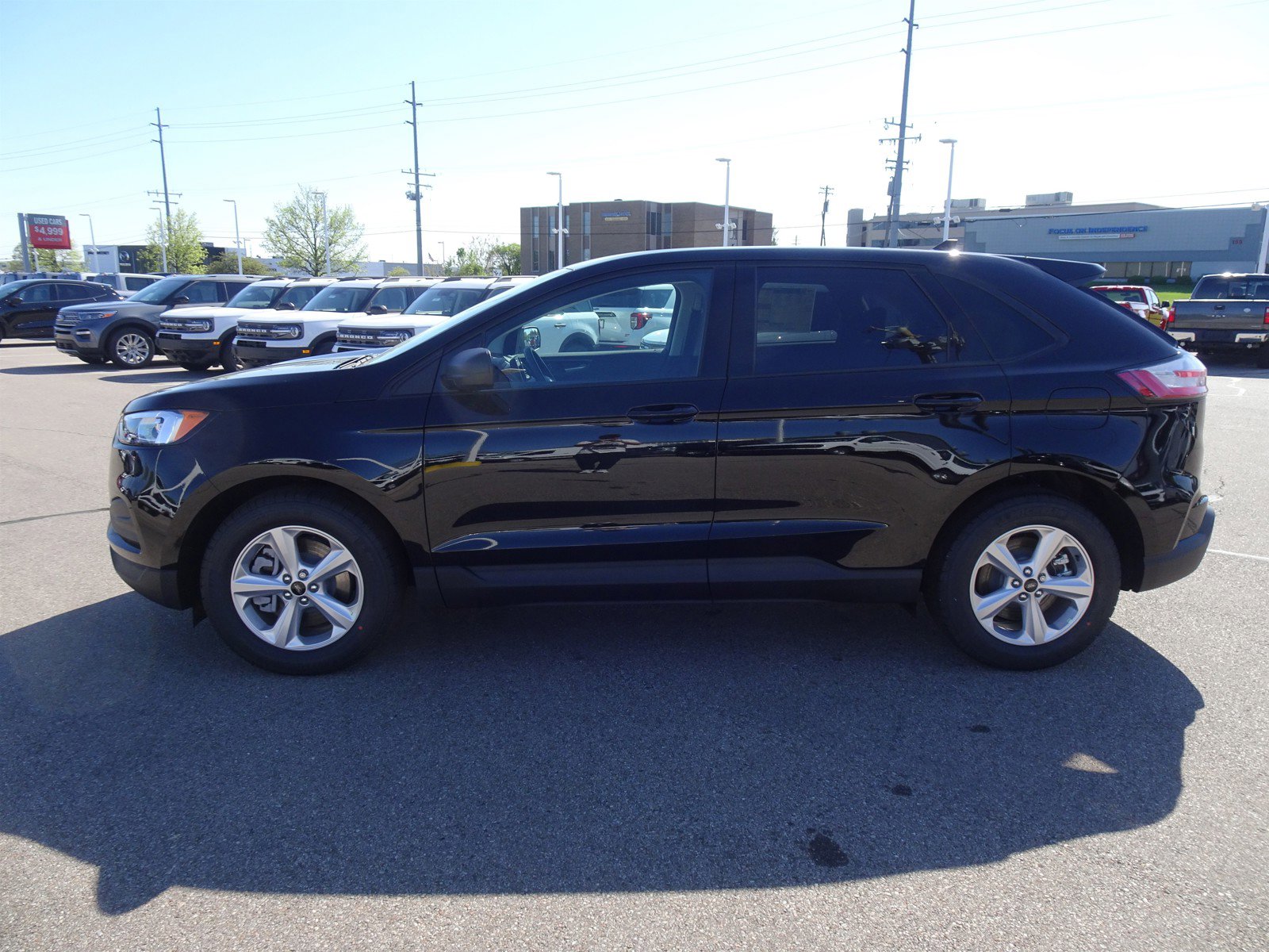 2024 Ford Edge SE photo 2