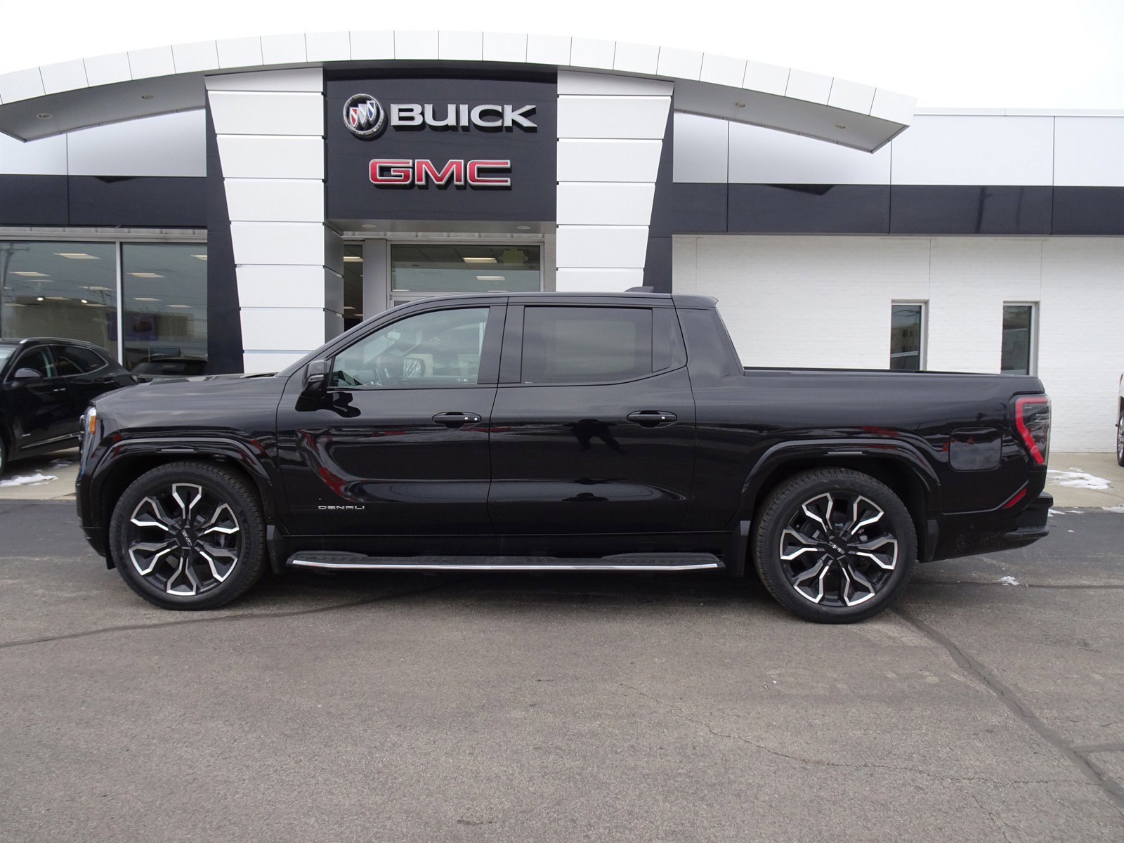 2025 Gmc Sierra EV Denali photo 2