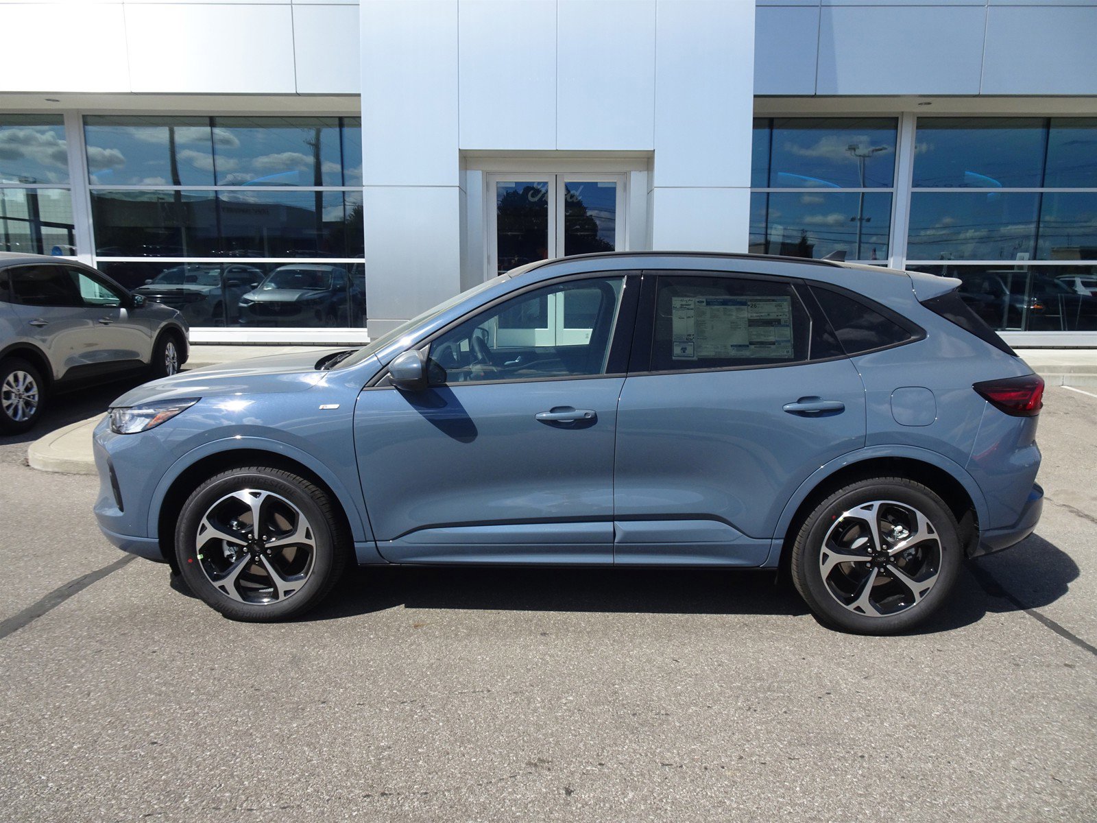 2024 Ford Escape ST-Line Select photo 2