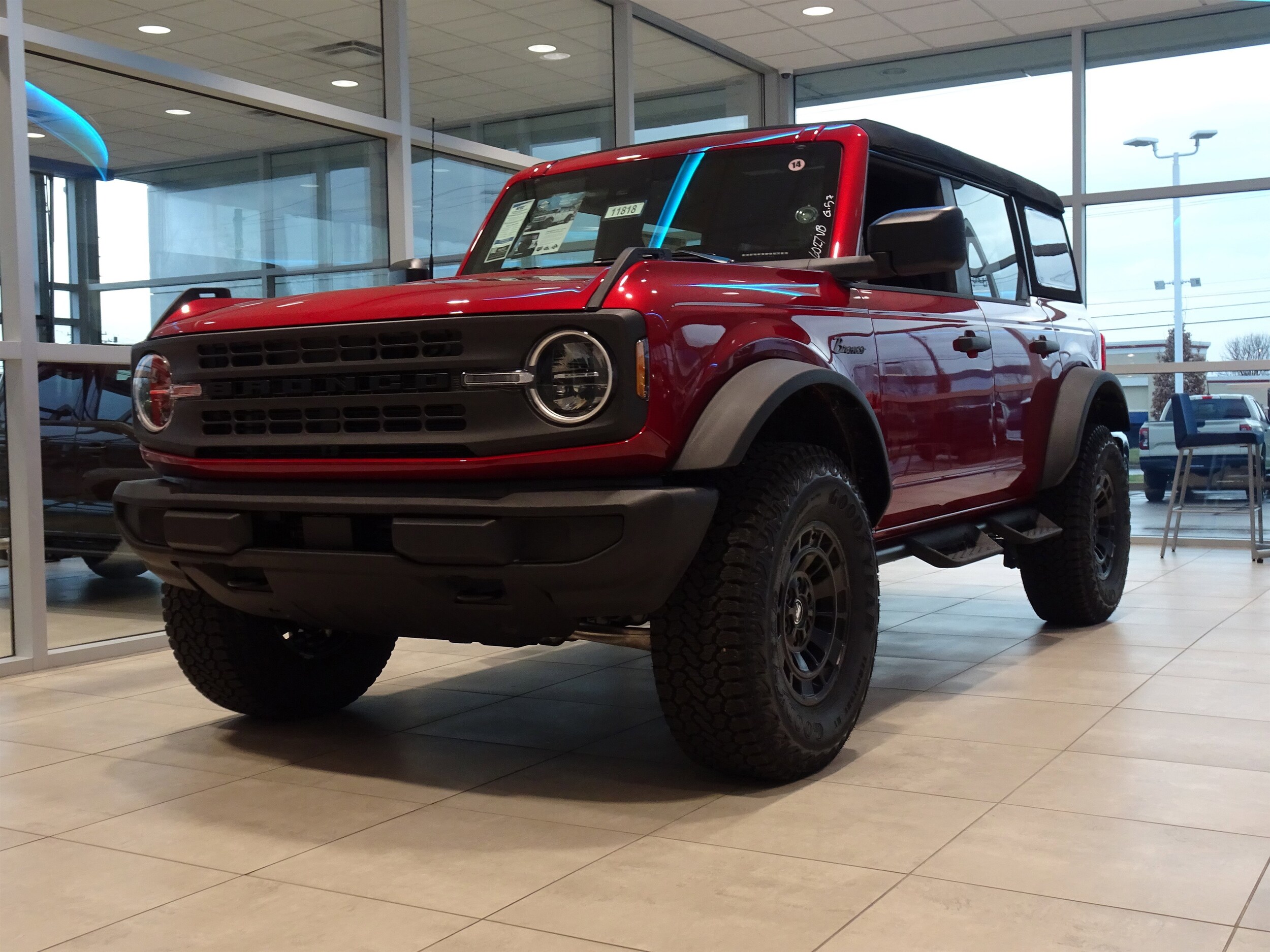 2025 Ford Bronco 4-Door Base - Photo 25