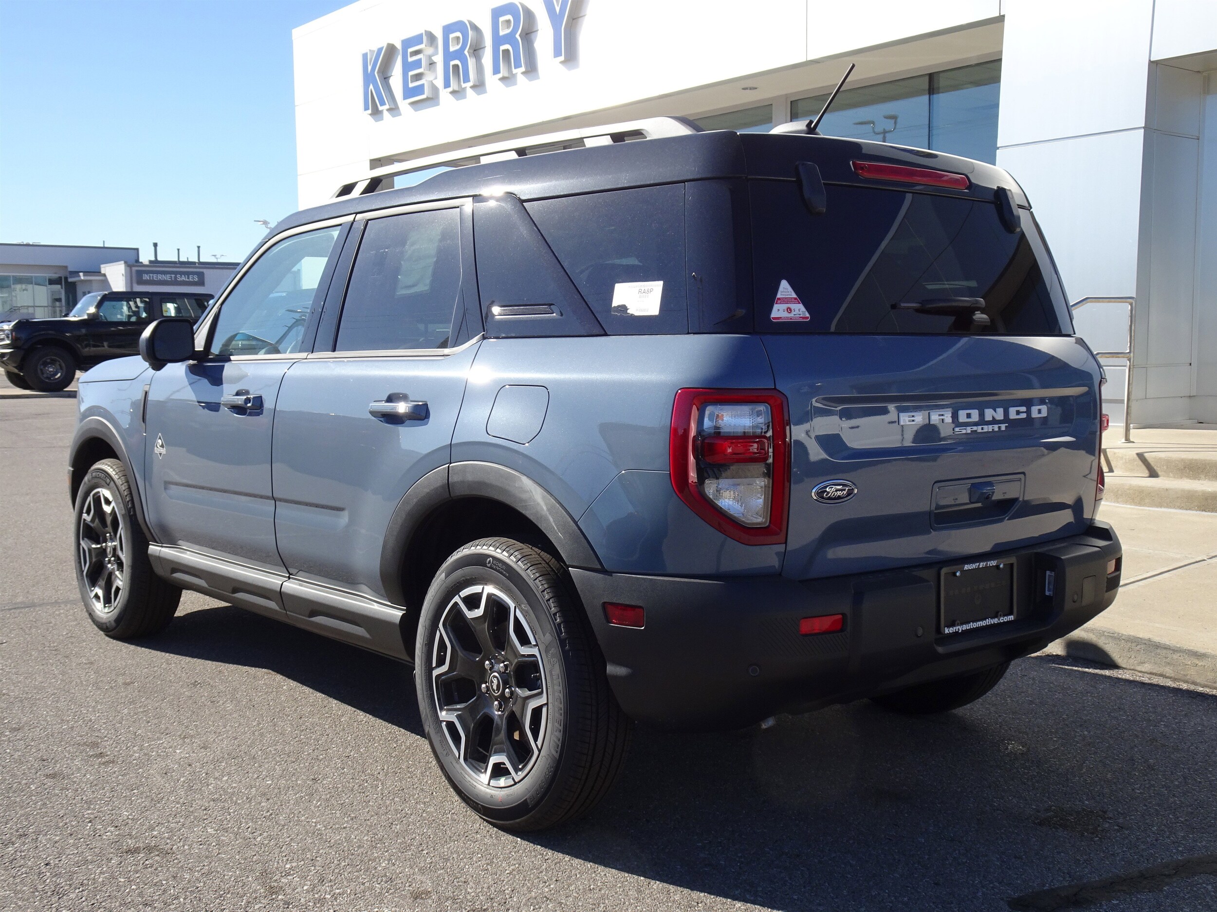 2025 Ford Bronco Outer Banks photo 3