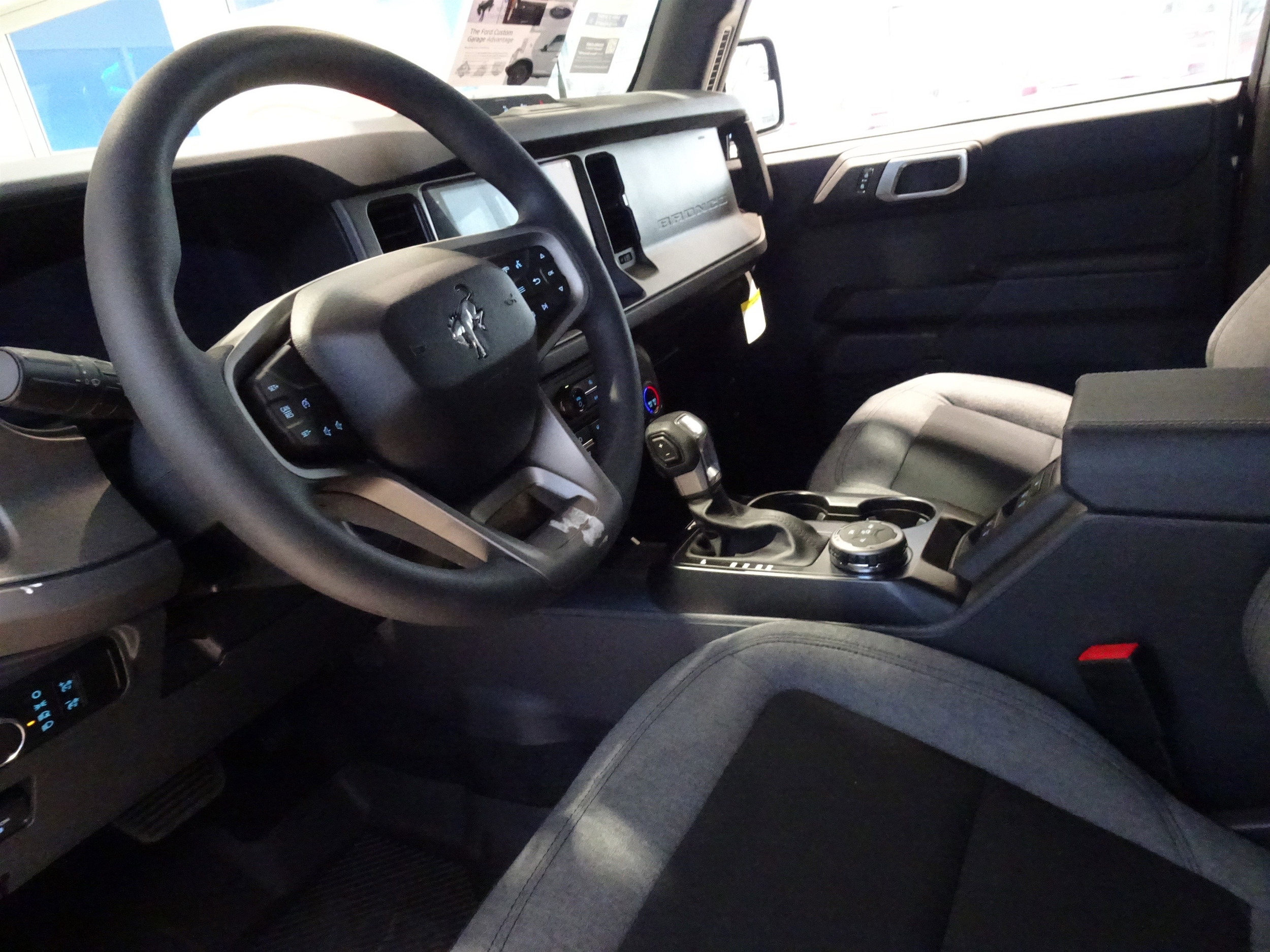 2025 Ford Bronco 4-Door Base - Photo 13