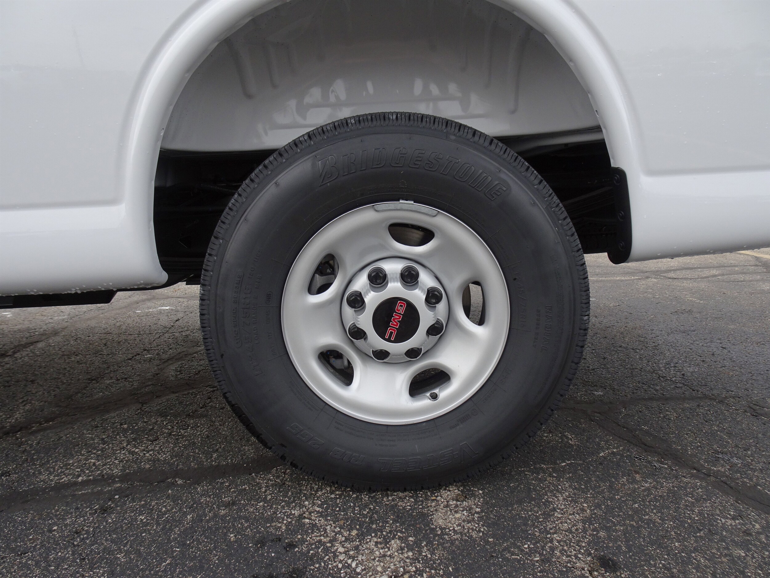 2025 Gmc Savana Cargo 2500 photo 2