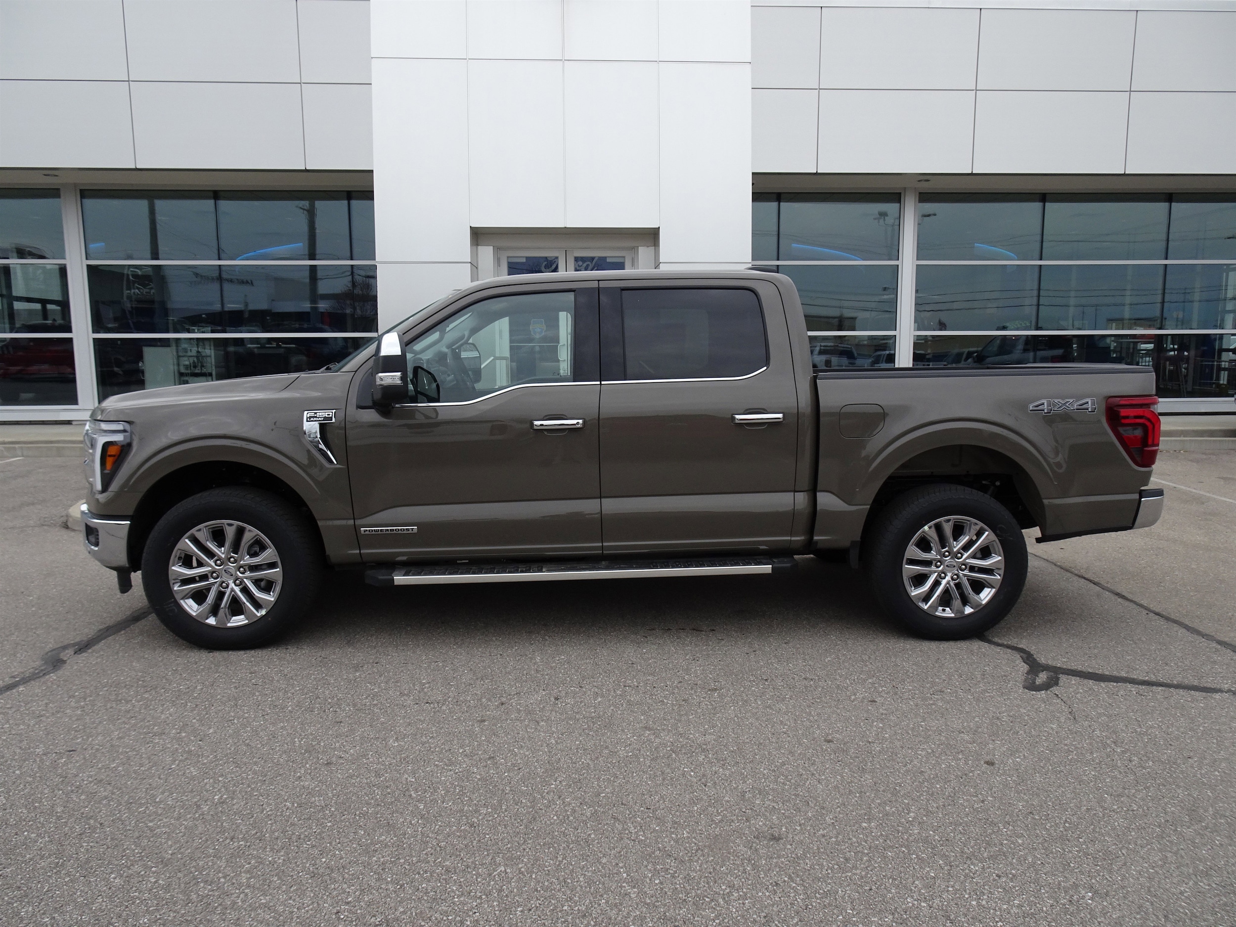 2025 Ford F-150 Lariat photo 2