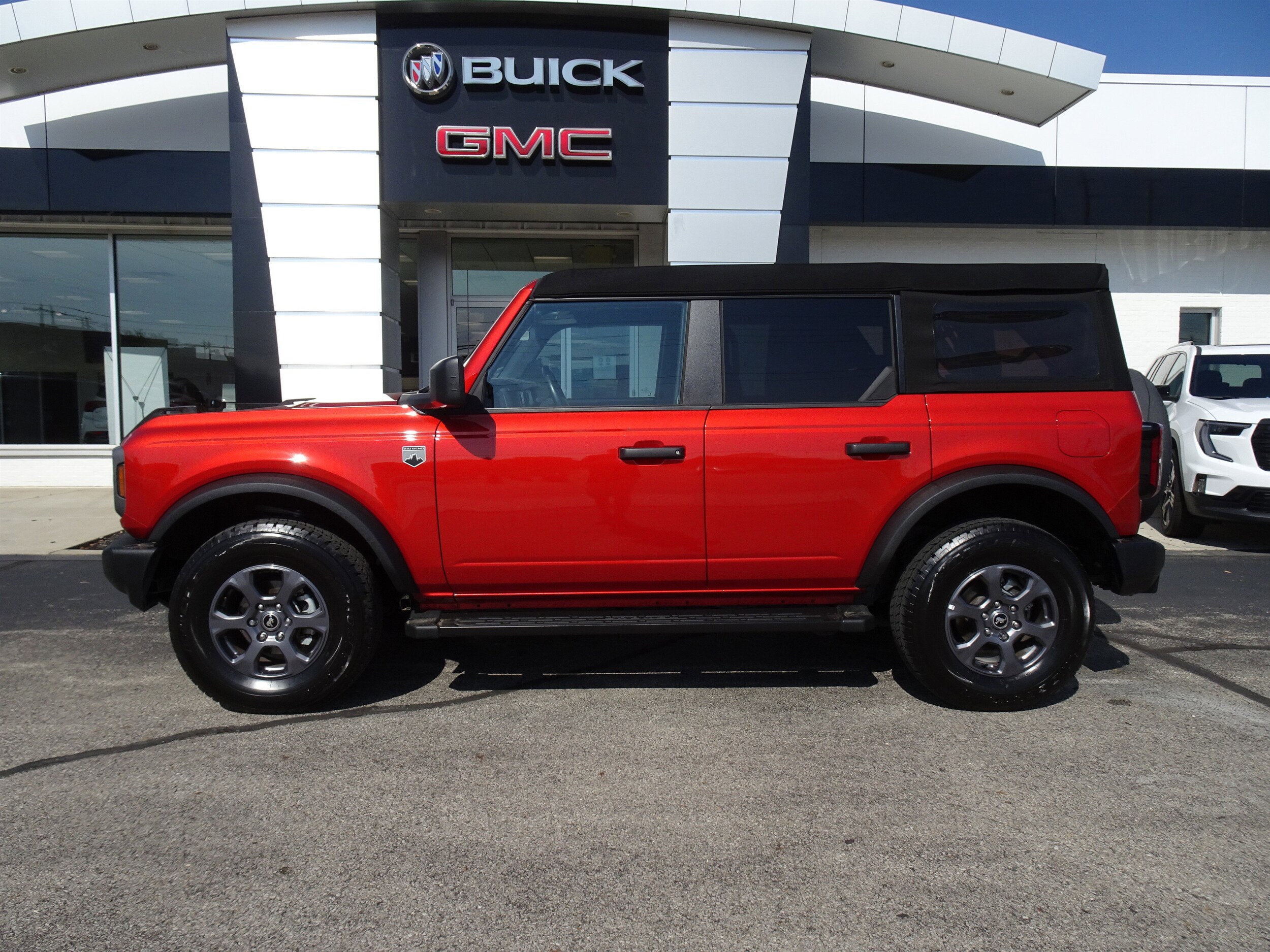 2024 Ford Bronco Big Bend photo 2