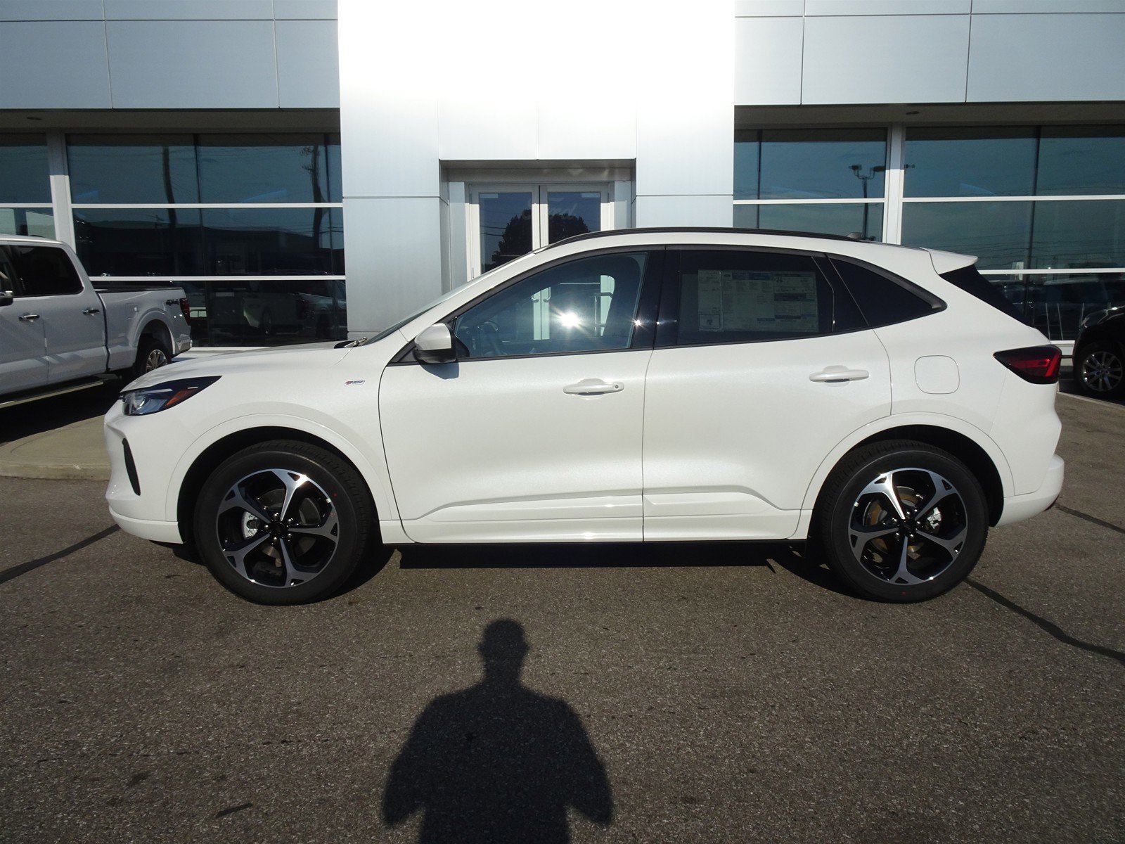 2024 Ford Escape ST-Line Select photo 2