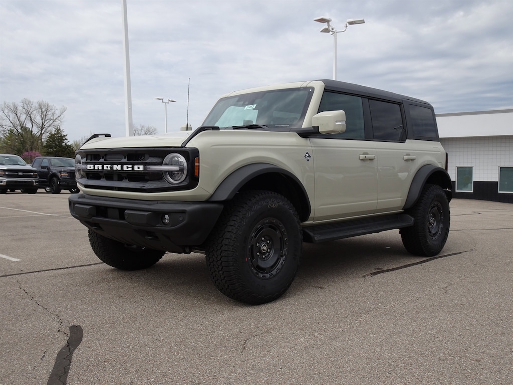 New 2025 Ford Bronco Outer Banks SUV