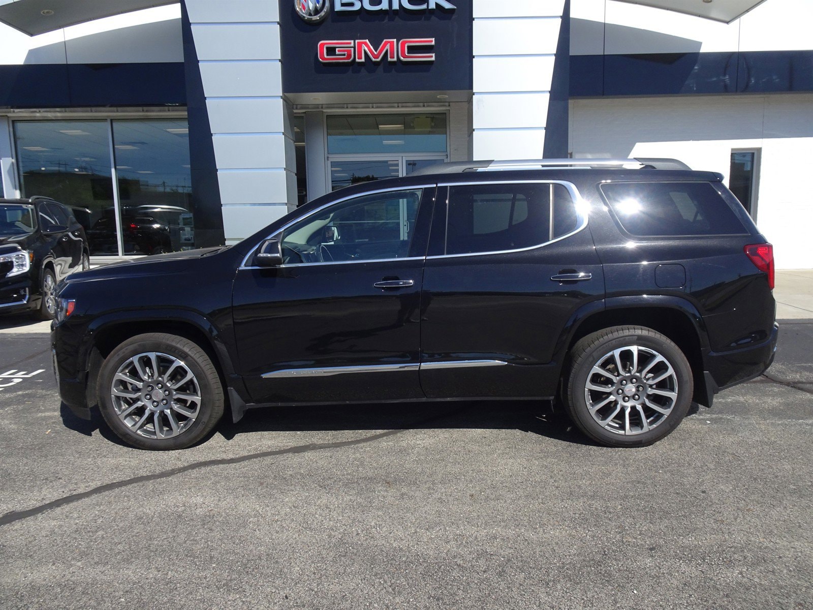 Certified 2021 GMC Acadia Denali with VIN 1GKKNXLS1MZ211083 for sale in Cincinnati, OH