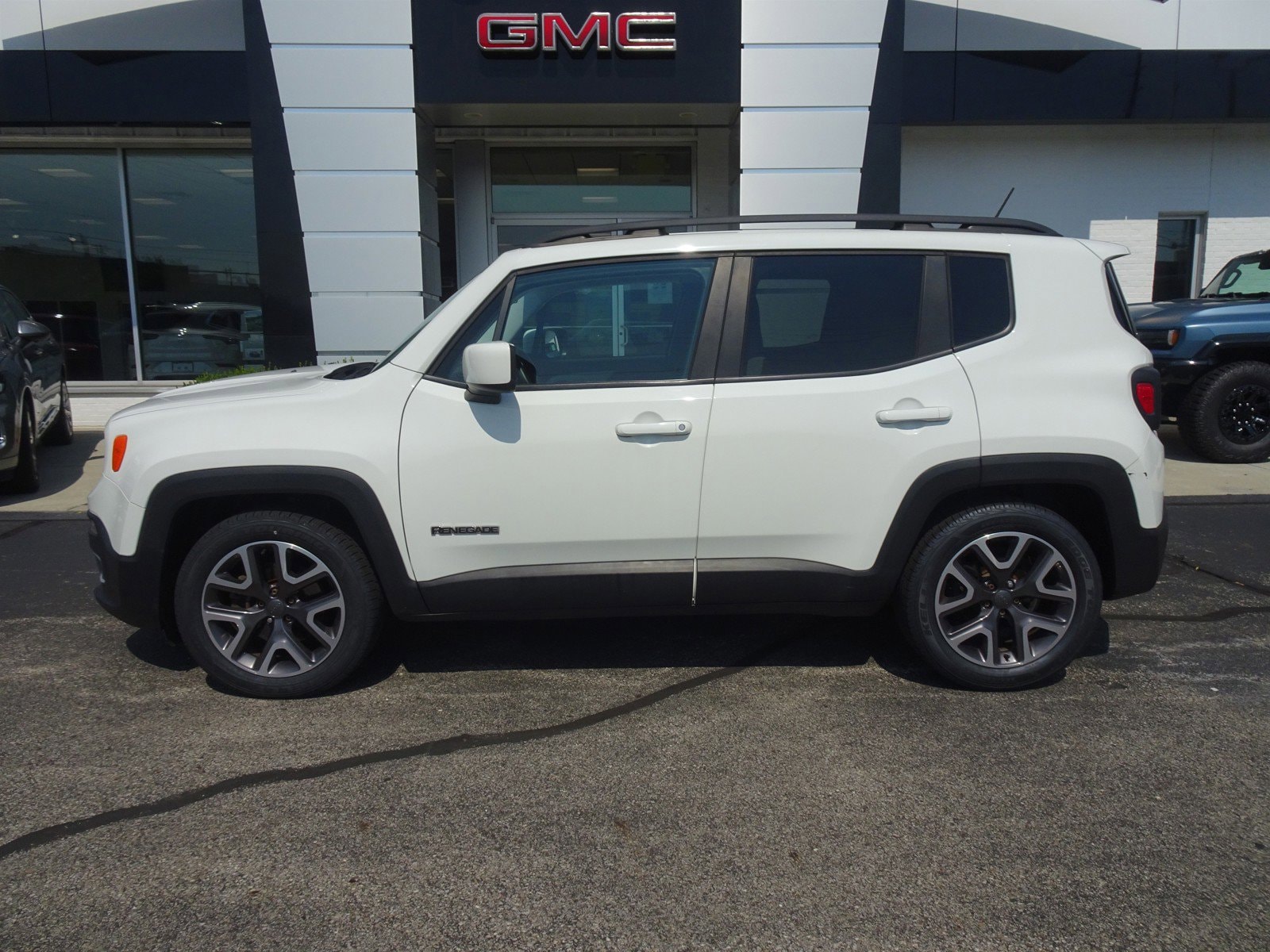 Used 2015 Jeep Renegade Latitude with VIN ZACCJABT0FPB24831 for sale in Cincinnati, OH