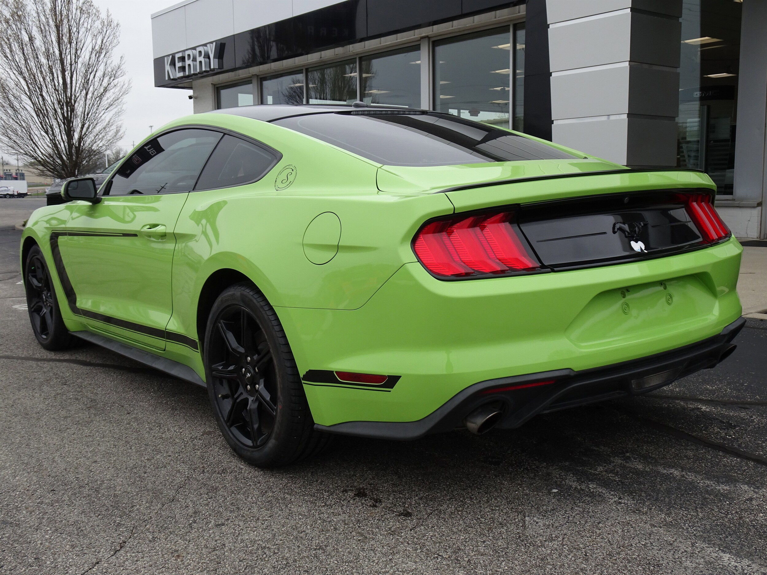 2020 Ford Mustang EcoBoost photo 3