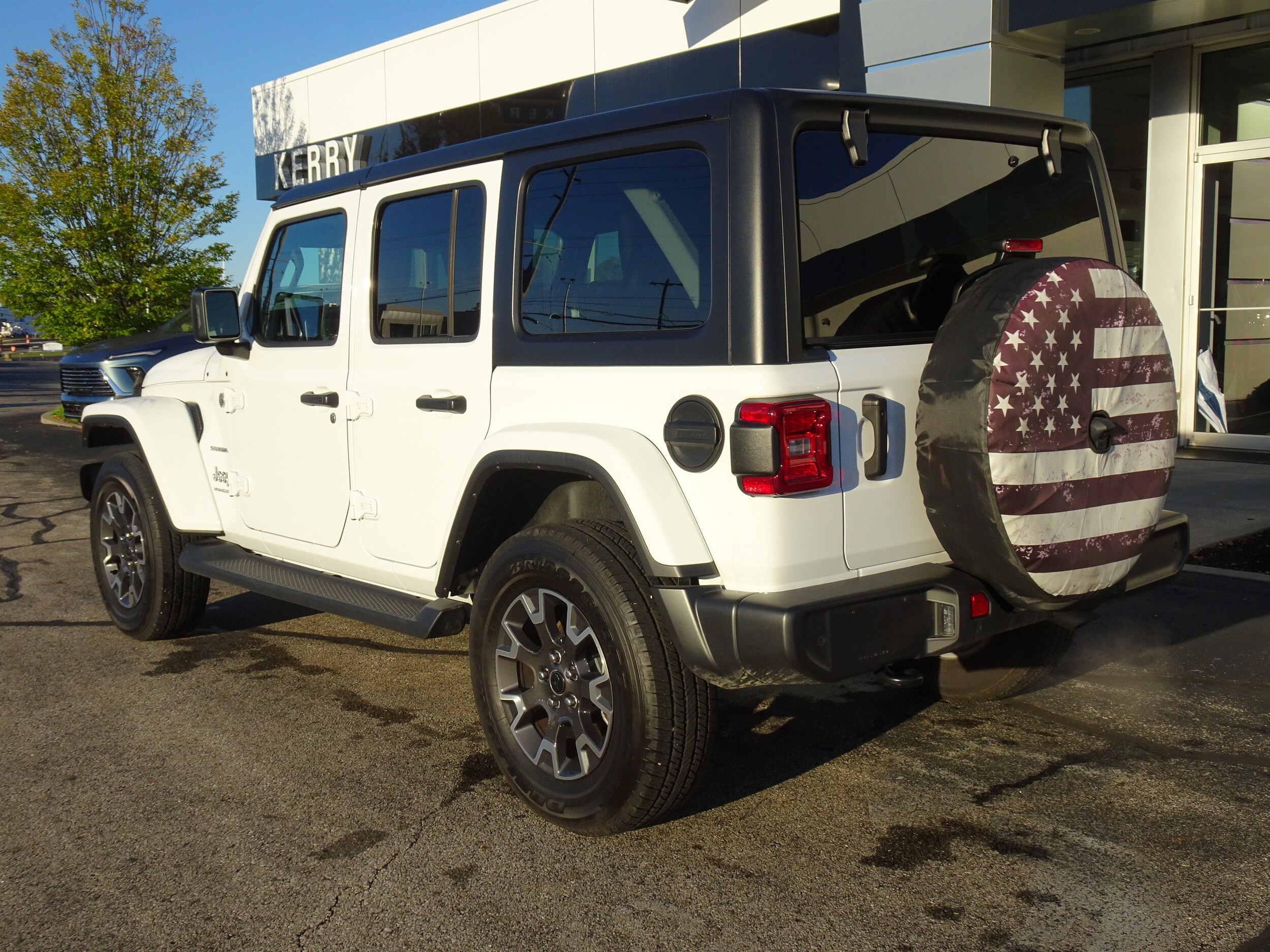 2024 Jeep Wrangler Sahara photo 3