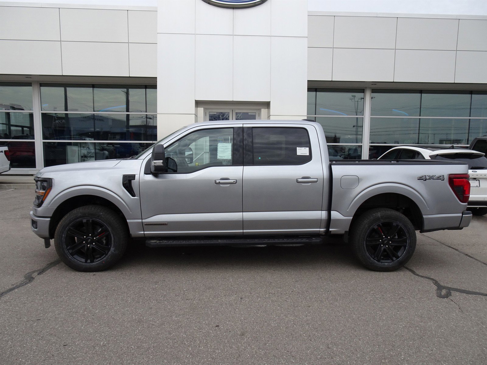 2025 Ford F-150 XLT photo 2