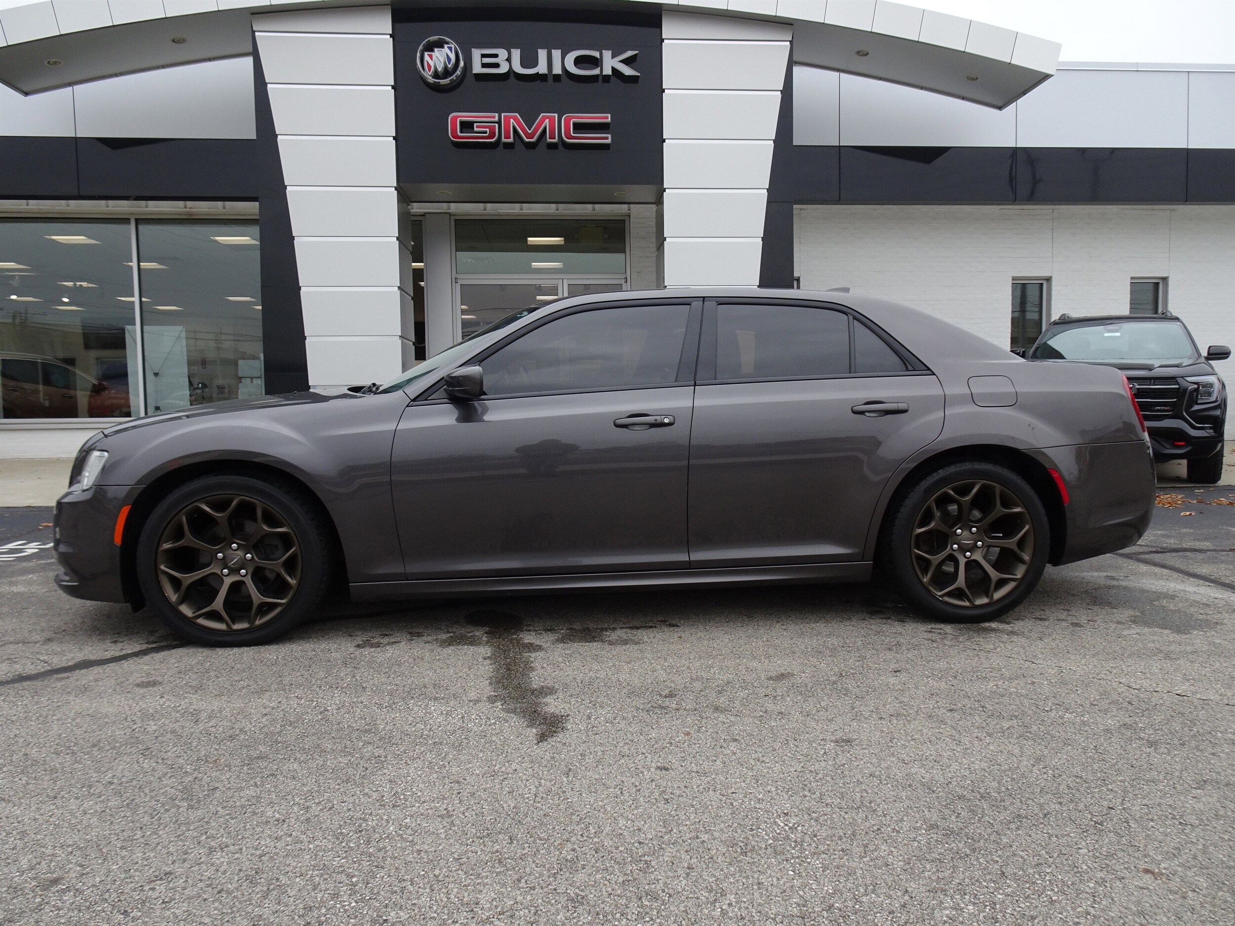 2016 Chrysler 300 S photo 2