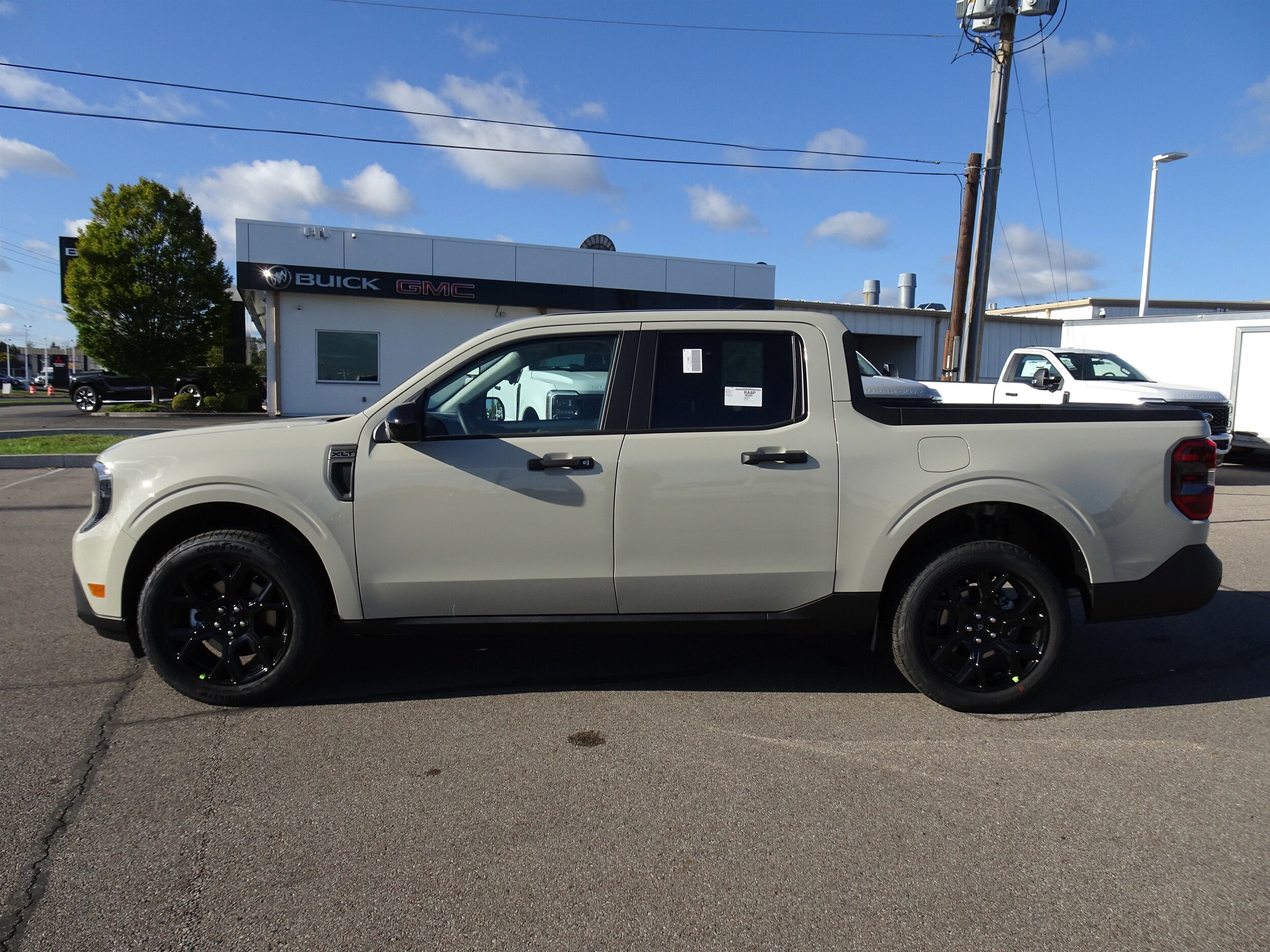 2025 Ford Maverick XLT photo 2