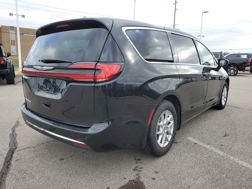 Used 2023 Chrysler Pacifica Touring L Van Passenger Van