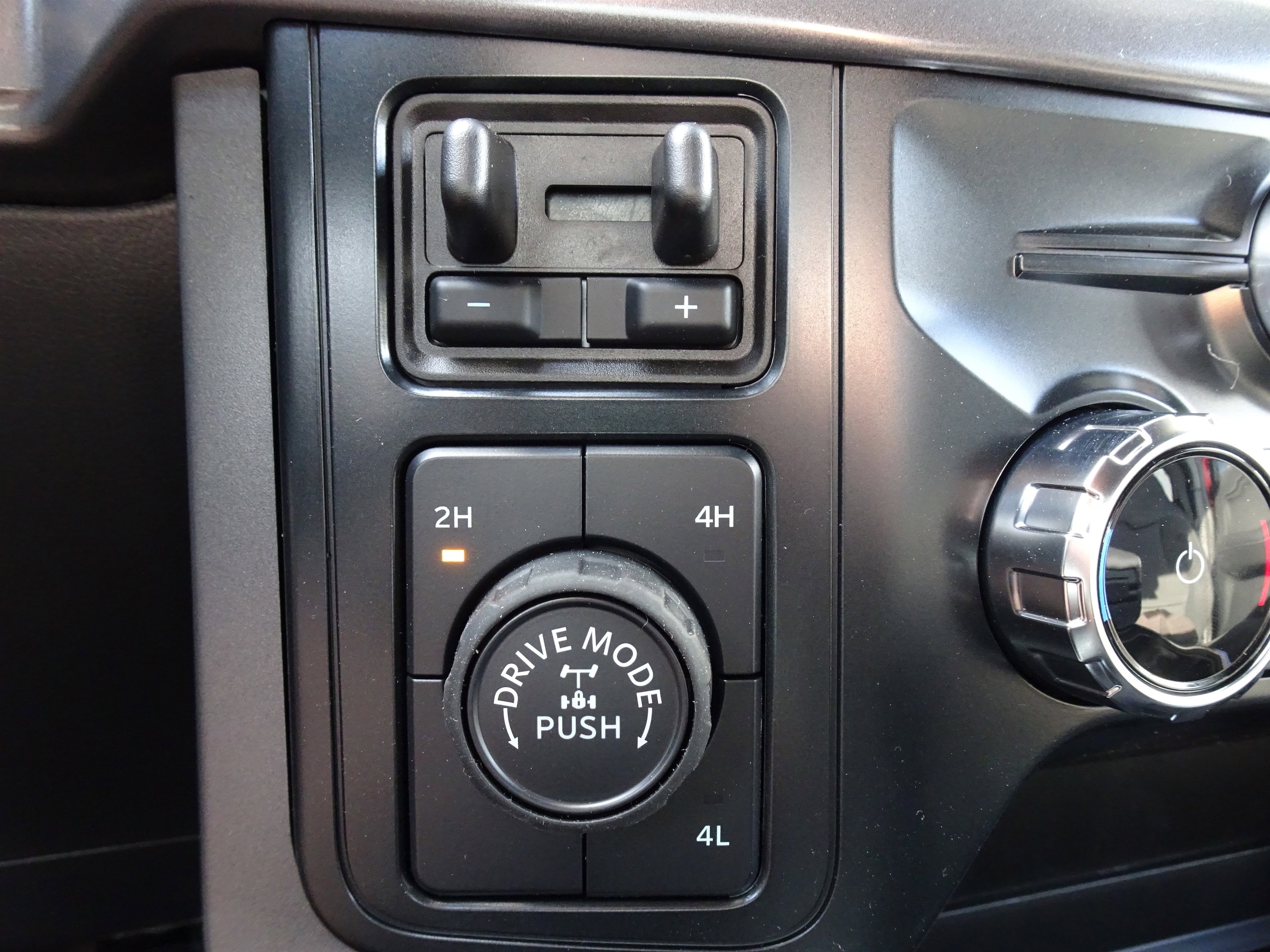 2025 Ford F-150 XLT - Photo 21