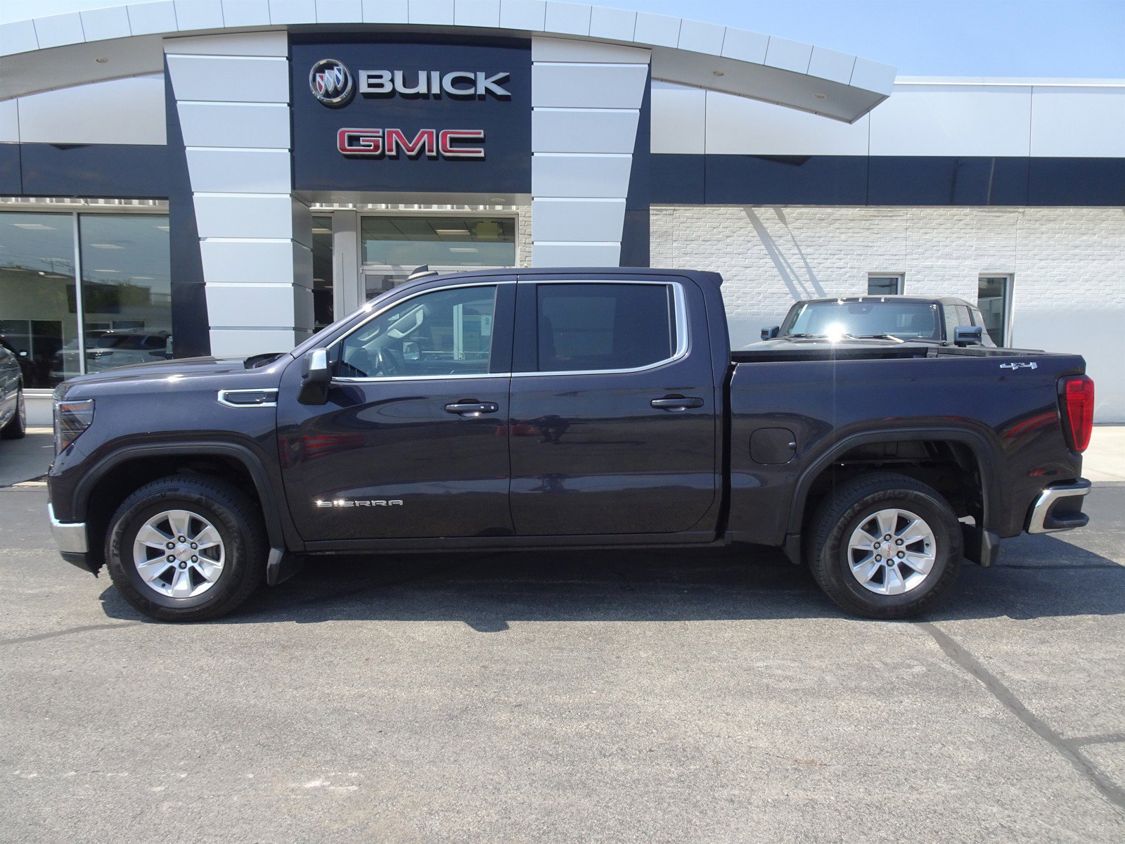 Used 2022 GMC Sierra 1500 SLE with VIN 3GTPUBEK0NG659448 for sale in Cincinnati, OH