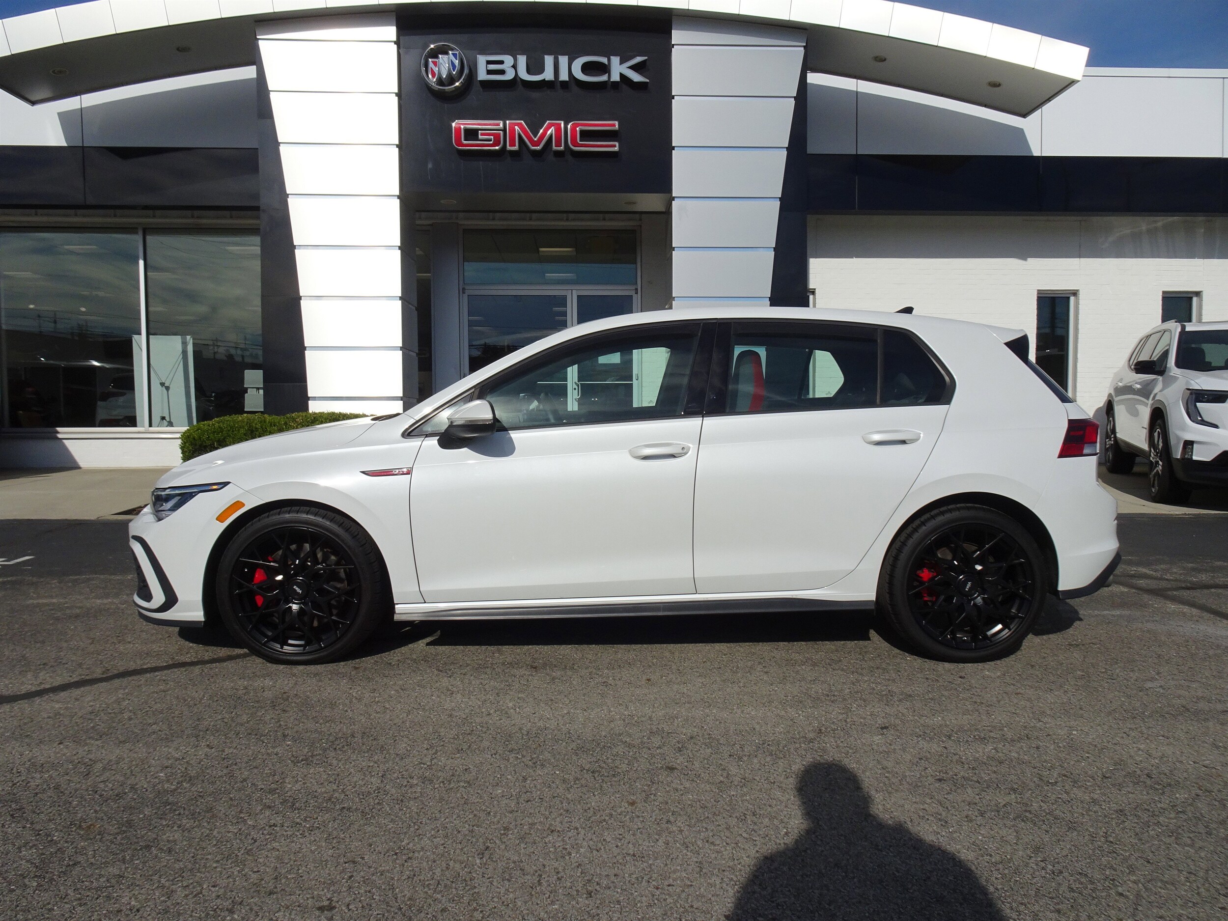 2022 Volkswagen Golf GTI S photo 2