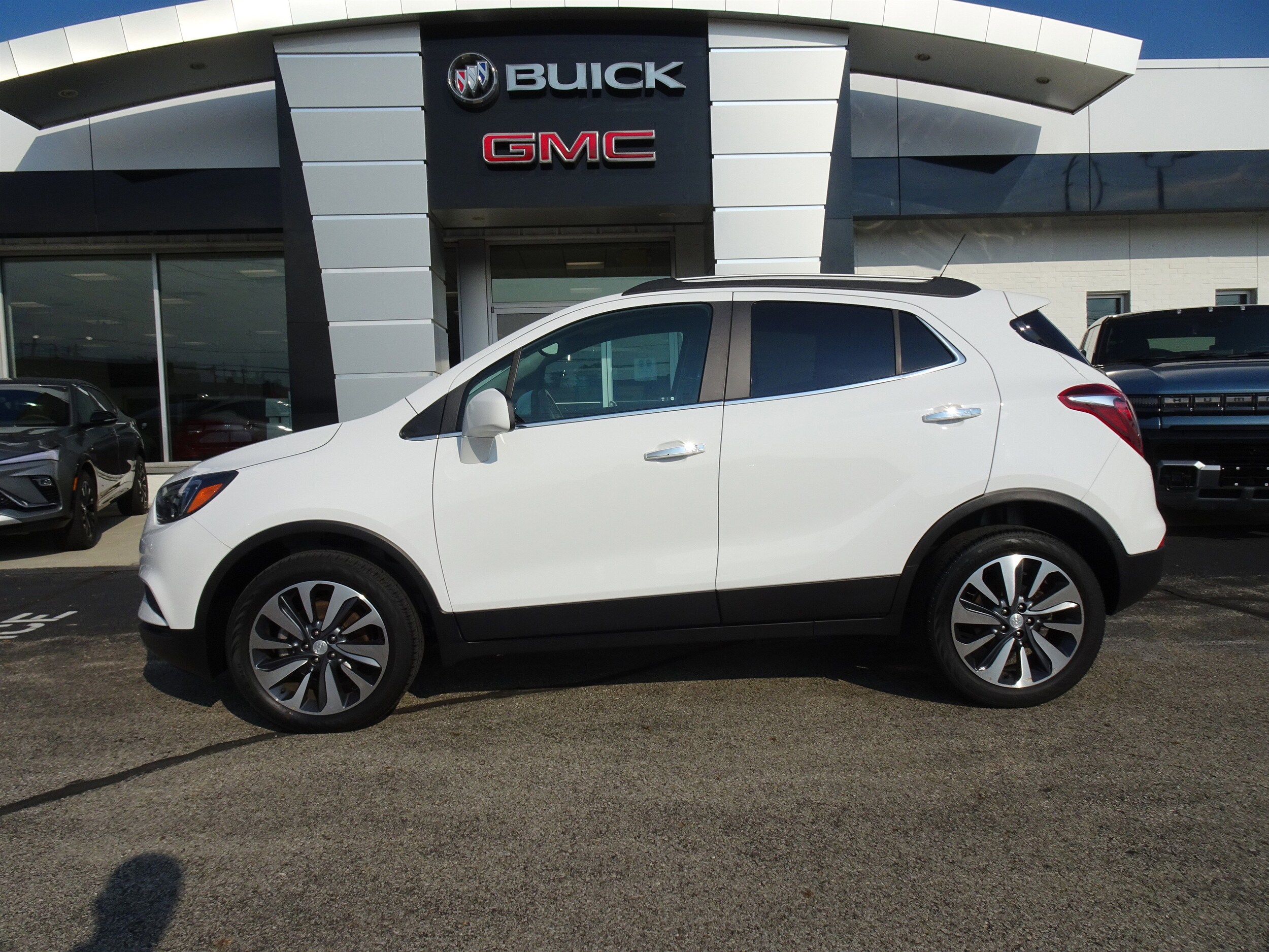2022 Buick Encore Preferred photo 2