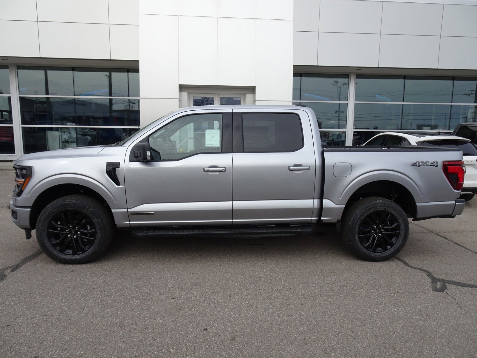 2025 Ford F-150 XLT photo 2
