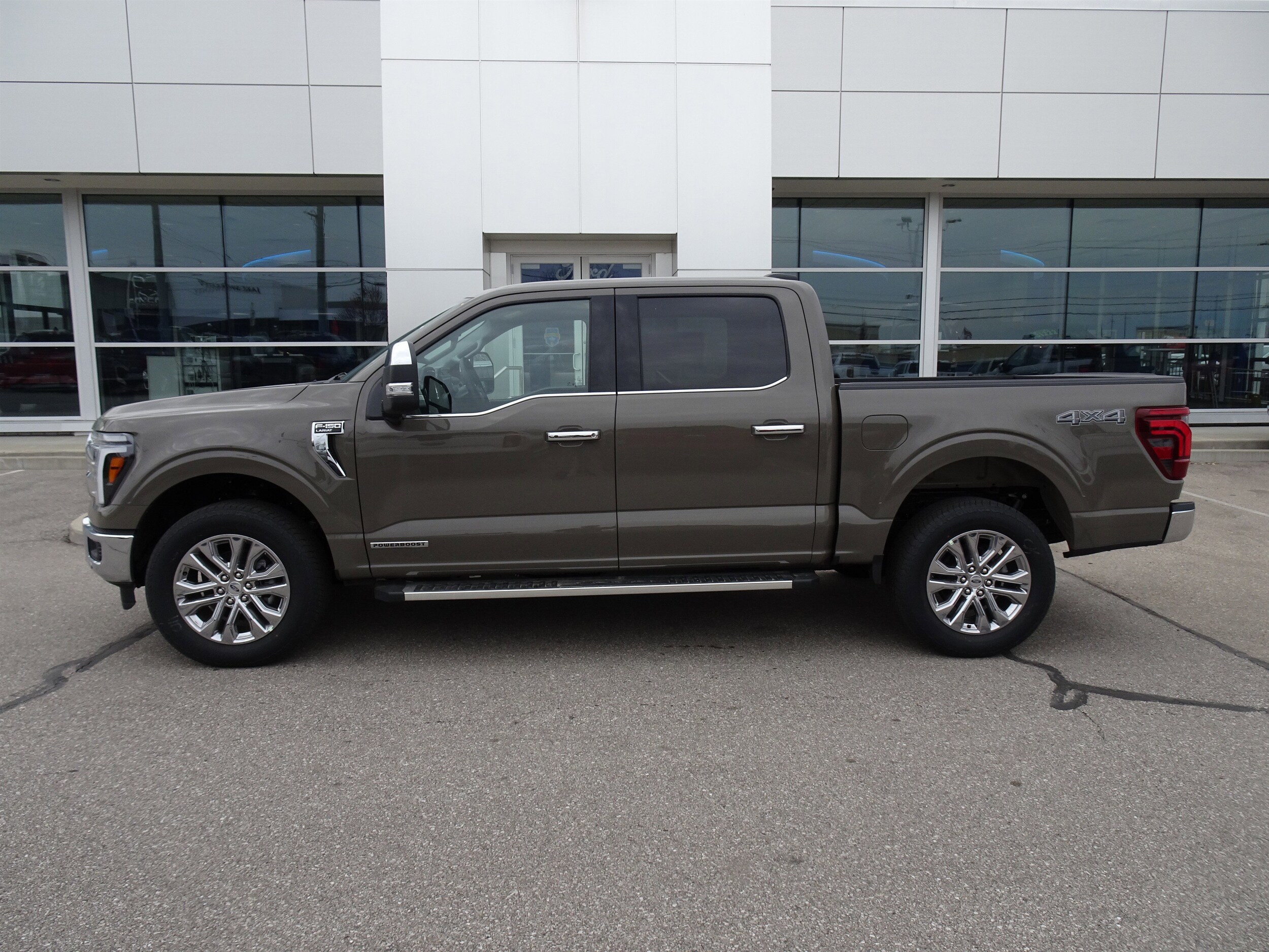 2025 Ford F-150 Lariat photo 2