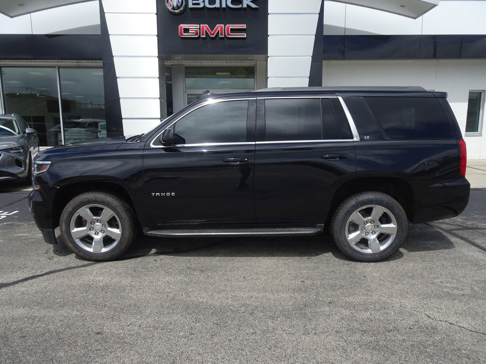 Used 2020 Chevrolet Tahoe LT with VIN 1GNSKBKCXLR128260 for sale in Cincinnati, OH