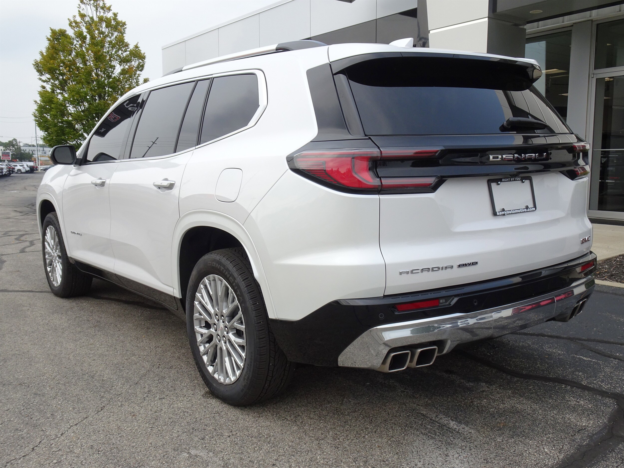 2024 Gmc Acadia Denali photo 2