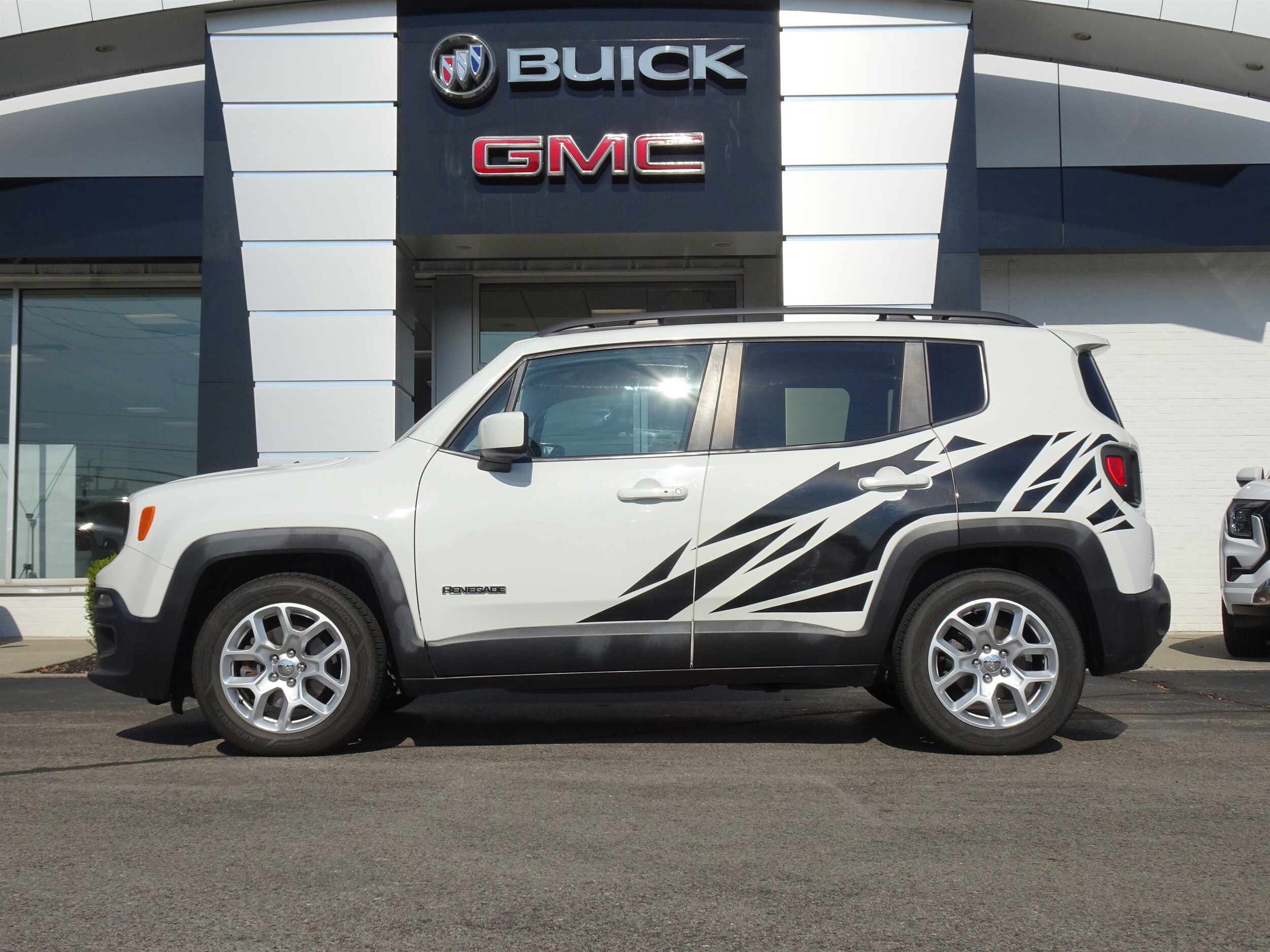 2016 Jeep Renegade Latitude photo 2