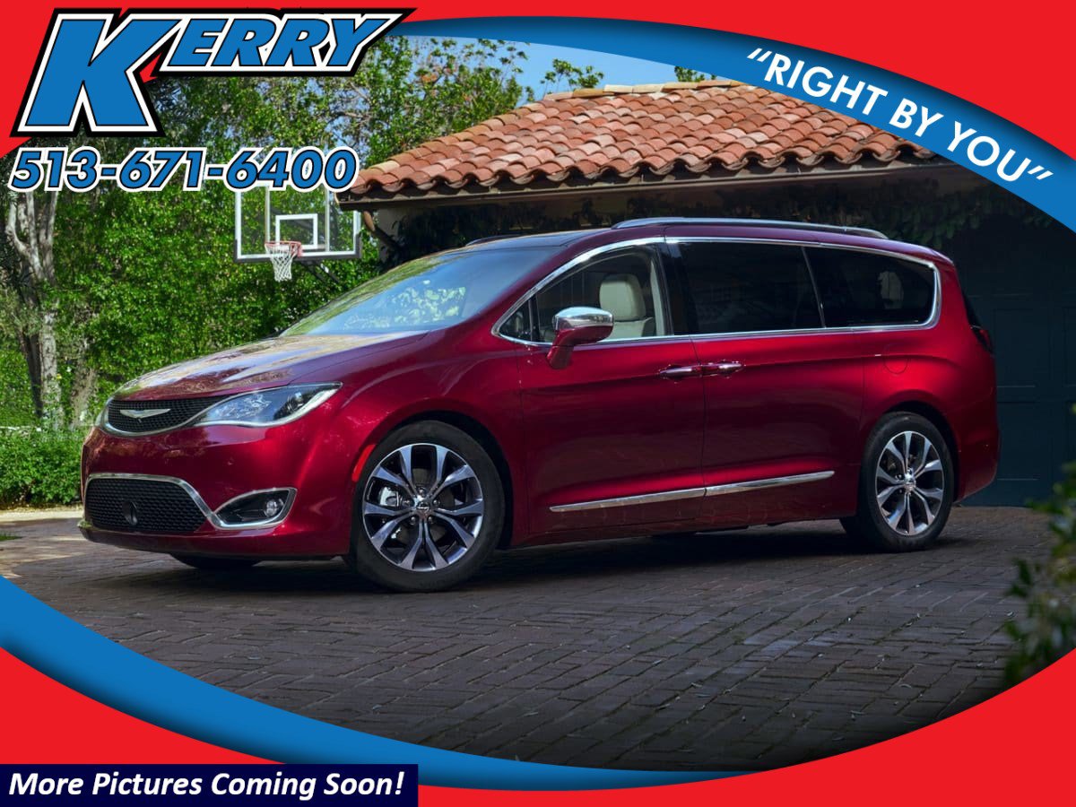 2018 Chrysler Pacifica Touring L's photo