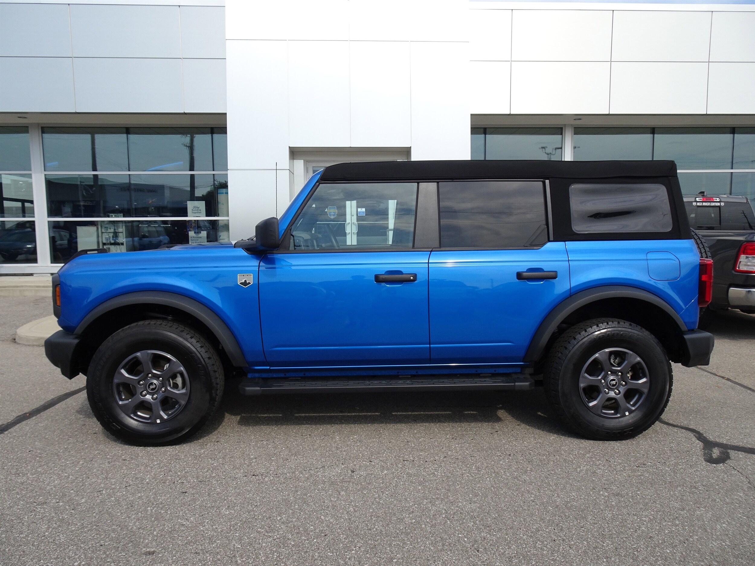 2024 Ford Bronco Big Bend photo 2